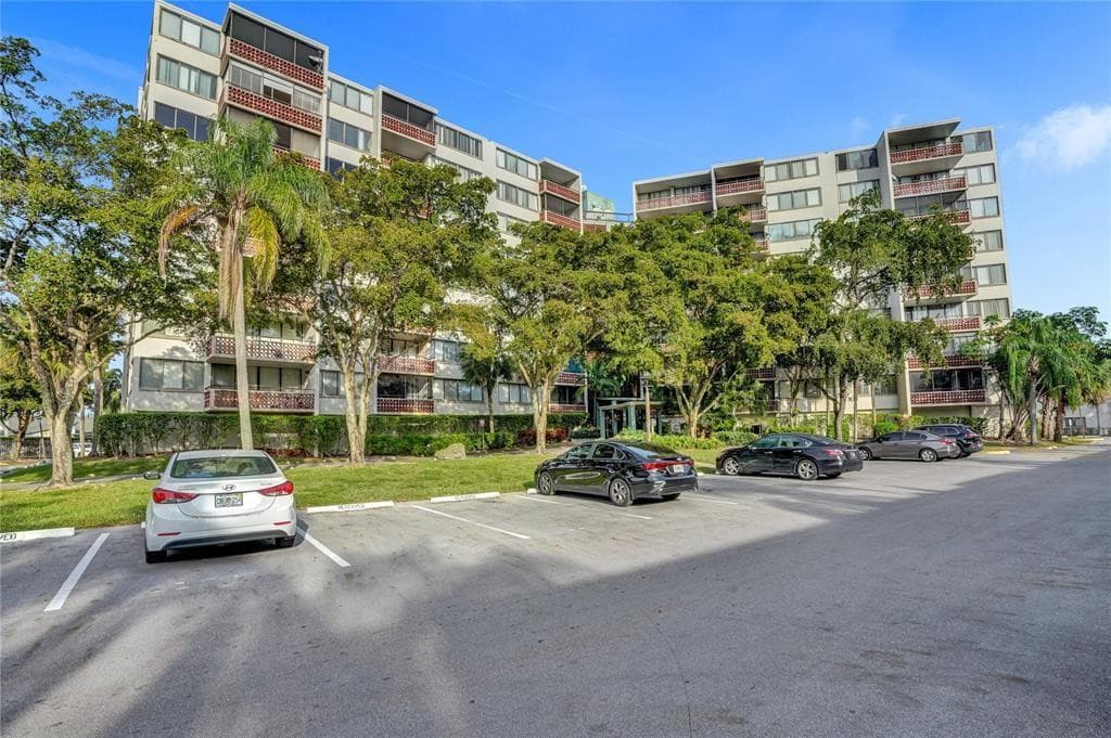 4222 Inverrary Boulevard 4116, Lauderhill, FL 33319 — photo 3 of 9