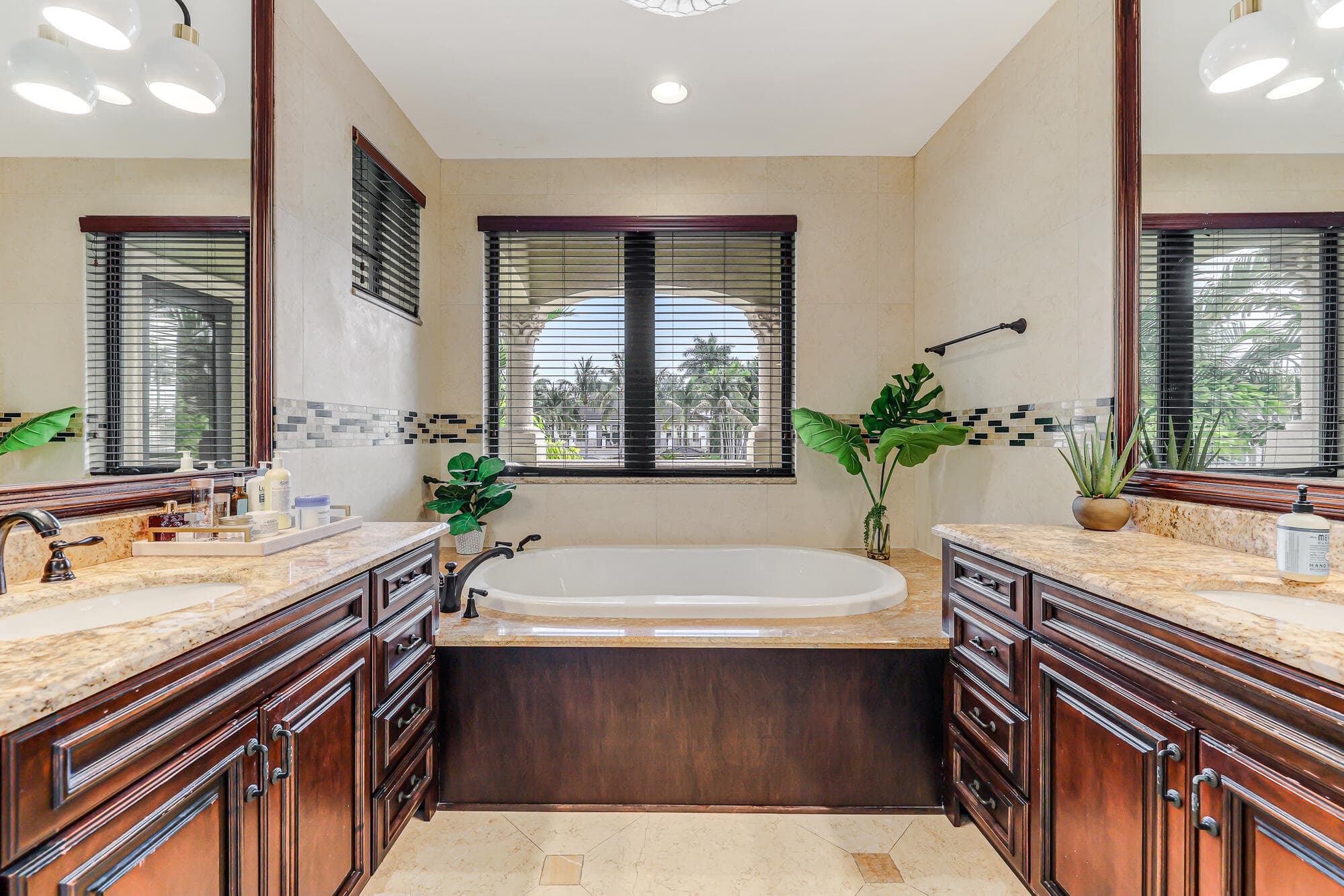 170 Isle Of Venice Drive, Fort Lauderdale, FL 33301 — photo 39 of 103