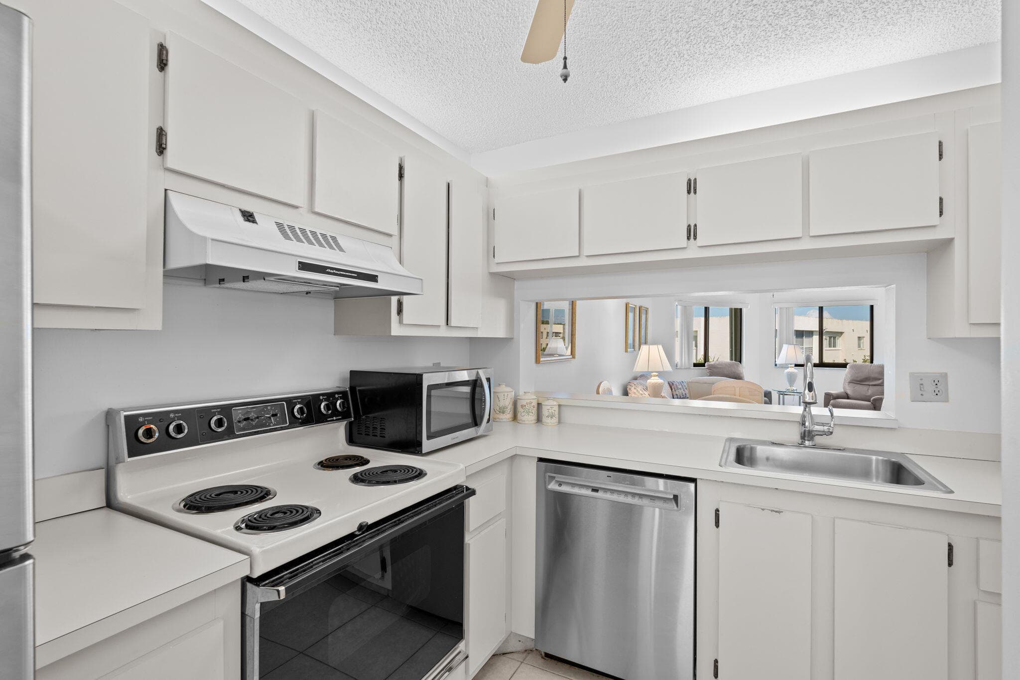 3138 Via Poinciana 410, Lake Worth, FL 33467 — photo 5 of 32
