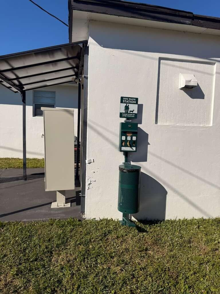1885 40th Avenue 4, Vero Beach, FL 32960 — photo 1 of 6