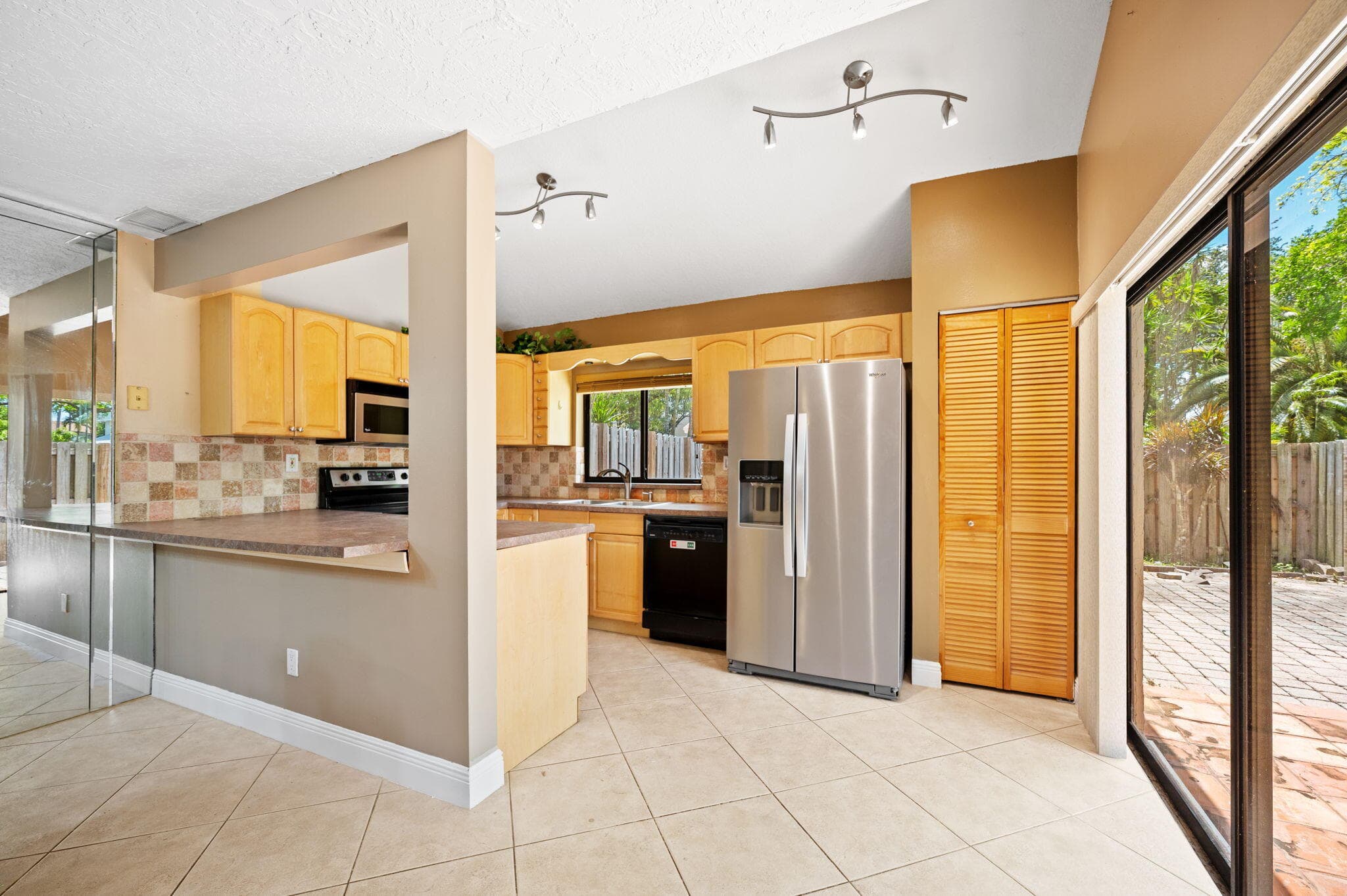 620 Commodore Drive, Plantation, FL 33325 — photo 11 of 36
