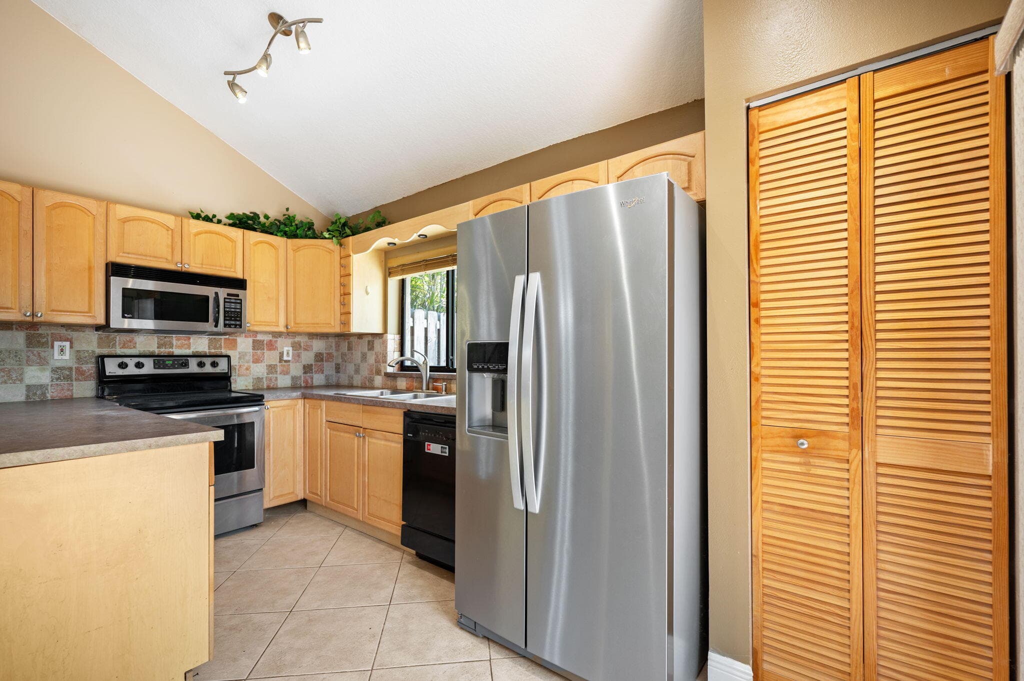 620 Commodore Drive, Plantation, FL 33325 — photo 10 of 36