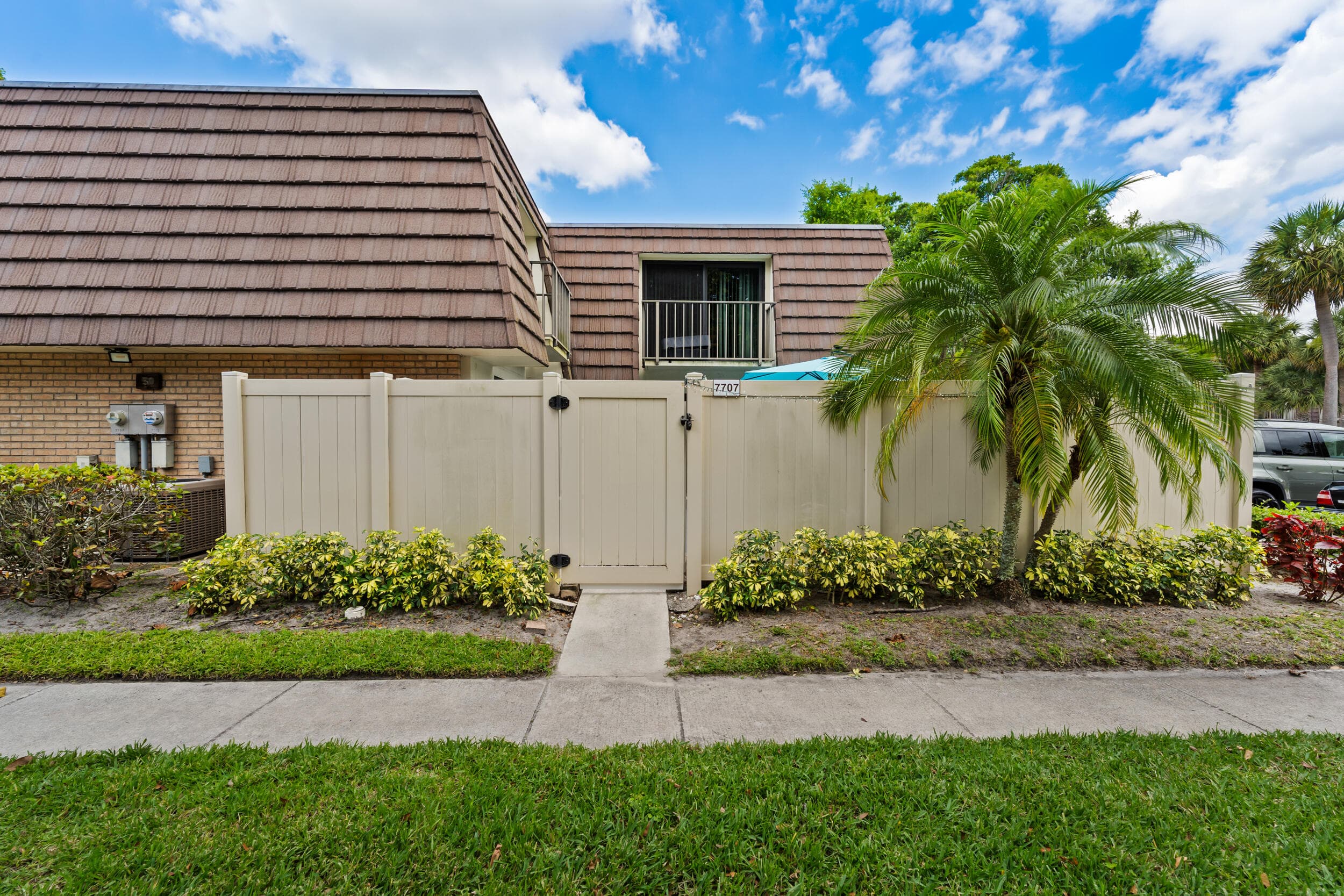 7707 77th Way 7707, West Palm Beach, FL 33407 — photo 4 of 32