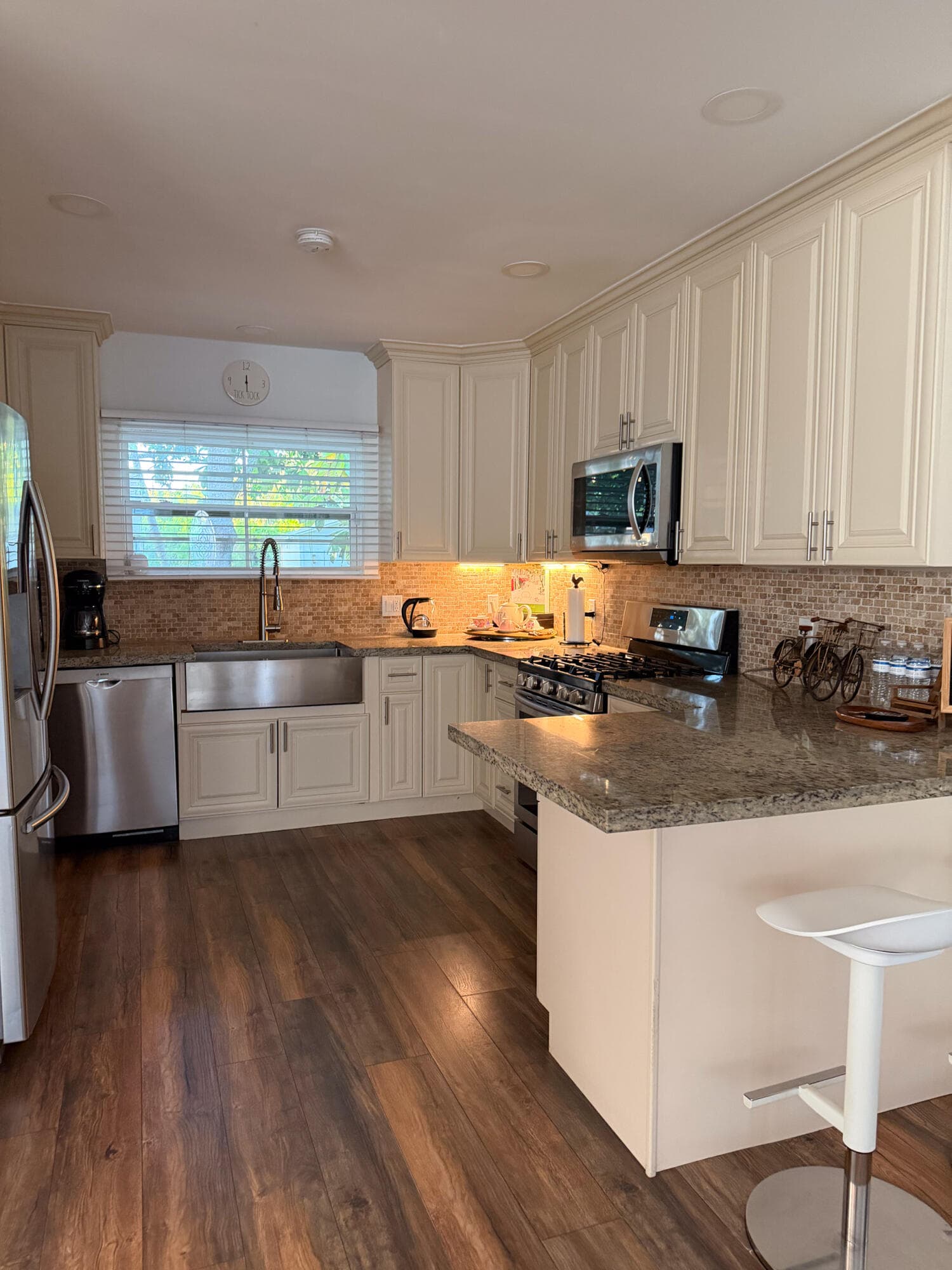 521 Hampton Road, West Palm Beach, FL 33405 — photo 8 of 28