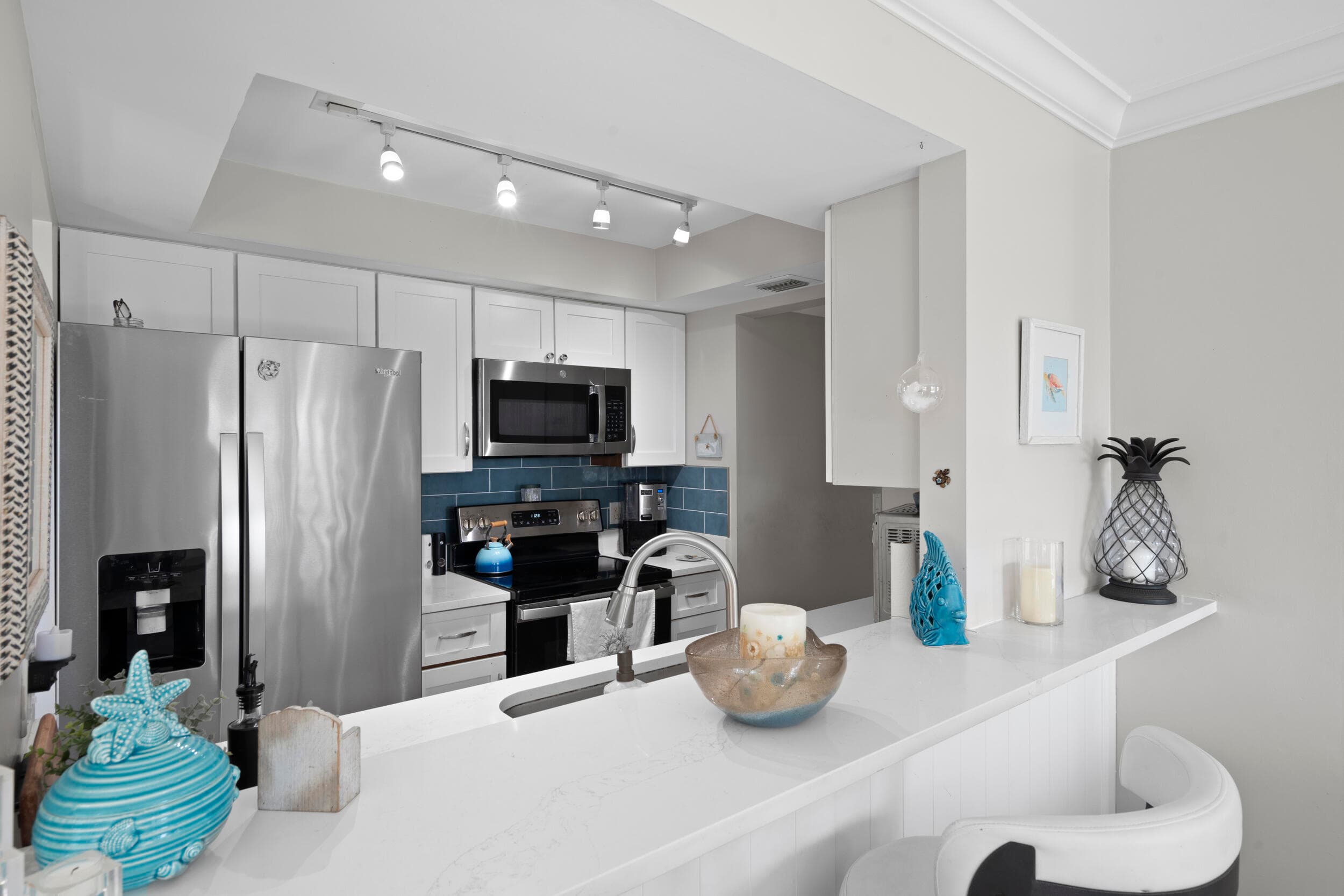 233 NE Edgewater Drive 104, Hutchinson Island, FL 34996 — photo 15 of 40