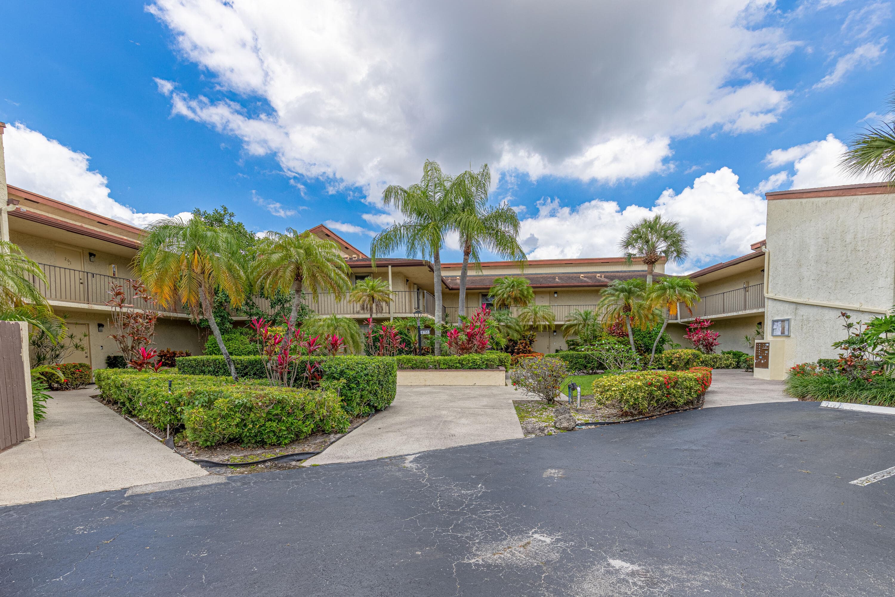8751 Holly Court 104, Tamarac, FL 33321 — photo 5 of 41