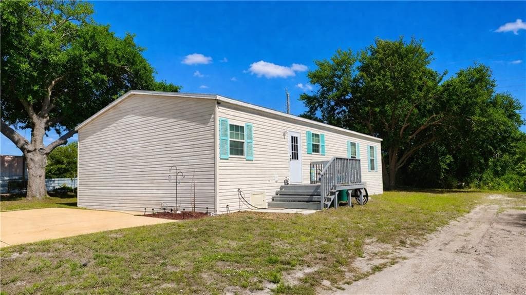 324 Valencia Street, Sebastian, FL 32958 — photo 2 of 21