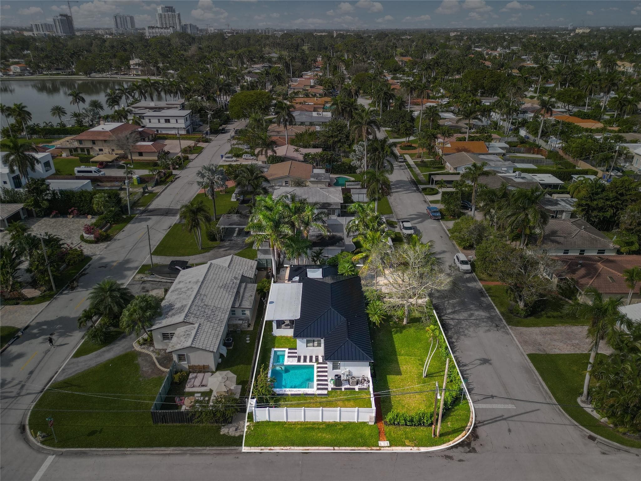 1100 Buchanan Street, Hollywood, FL 33019 — photo 4 of 43