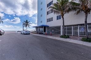 300 Oregon Street 409, Hollywood, FL 33019 — photo 4 of 17