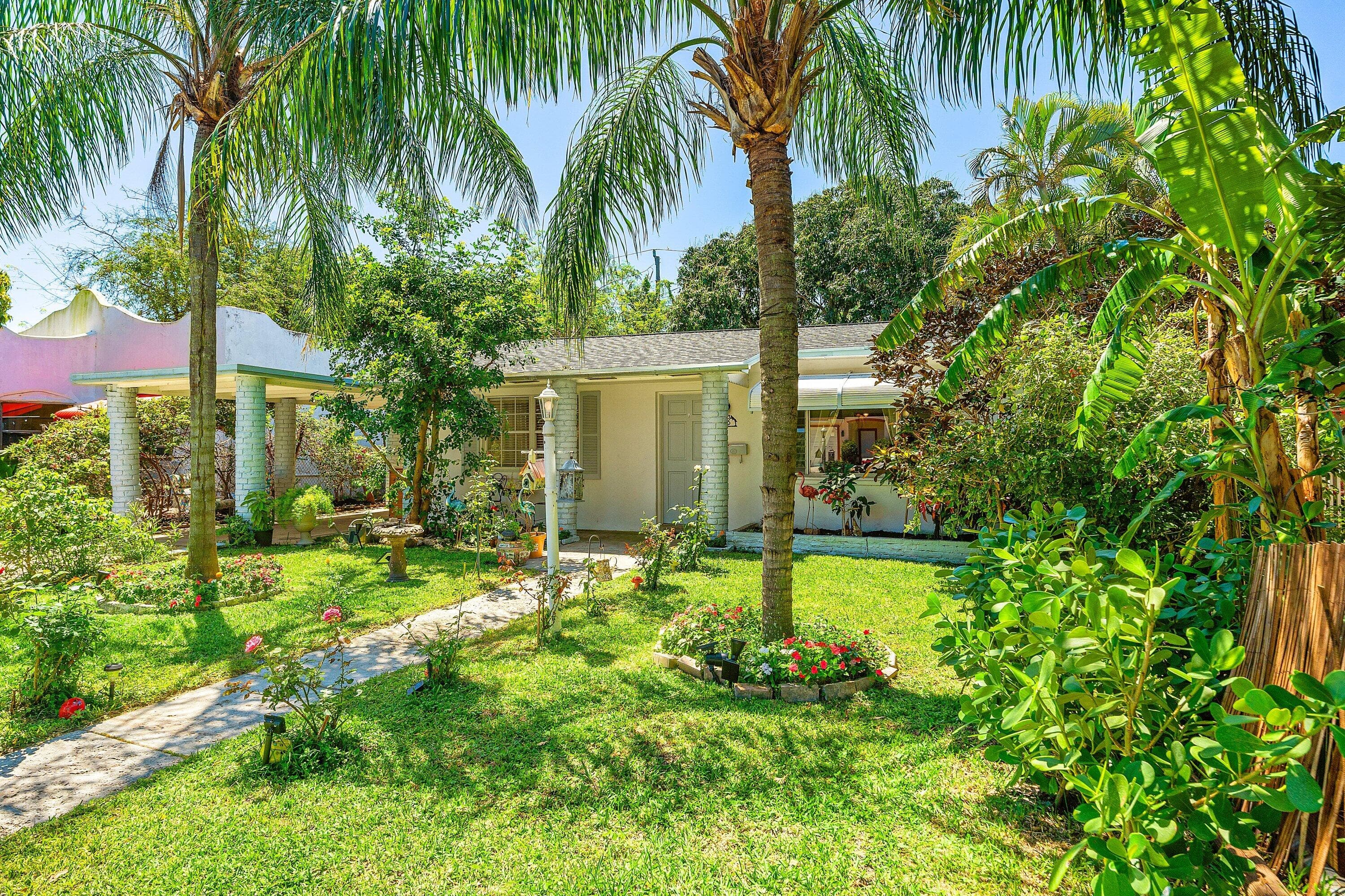 418 Kern Street, West Palm Beach, FL 33405 — photo 3 of 56