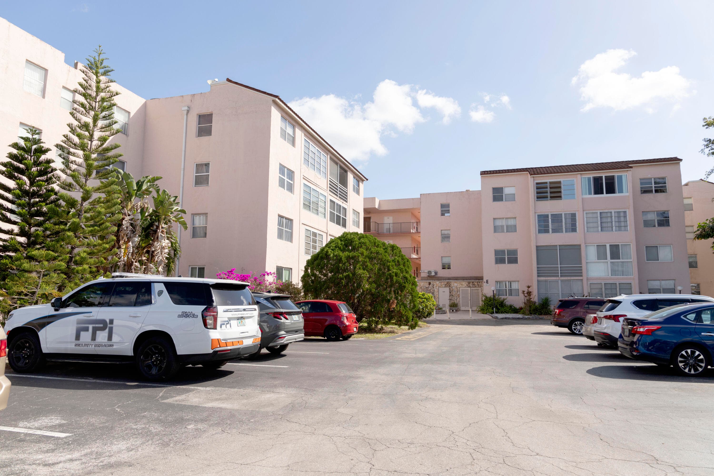 2851 Somerset Drive 116 E, Lauderdale Lakes, FL 33311 — photo 1 of 30