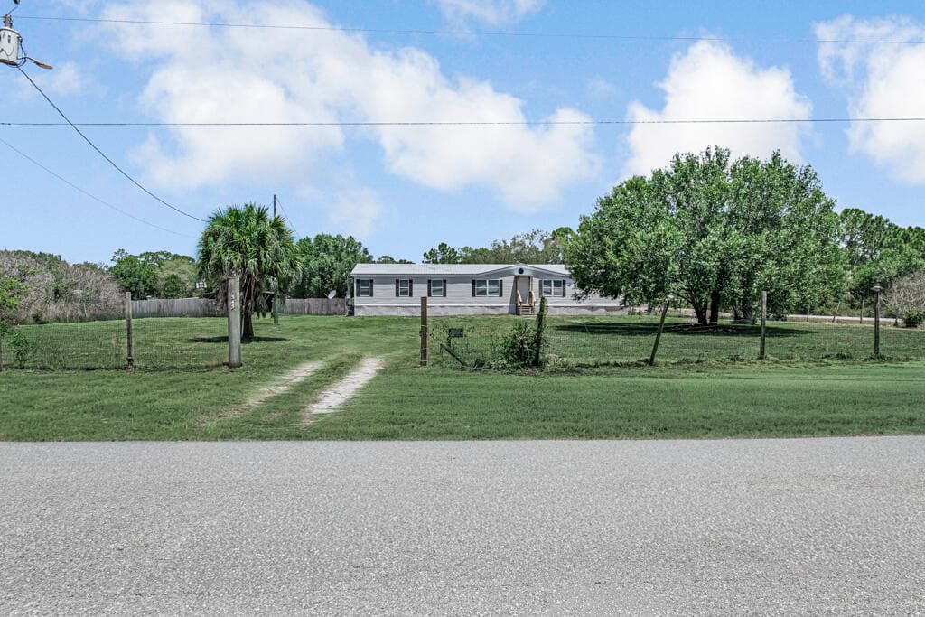 545 Bald Cypress Avenue, Clewiston, FL 33440 — photo 2 of 56