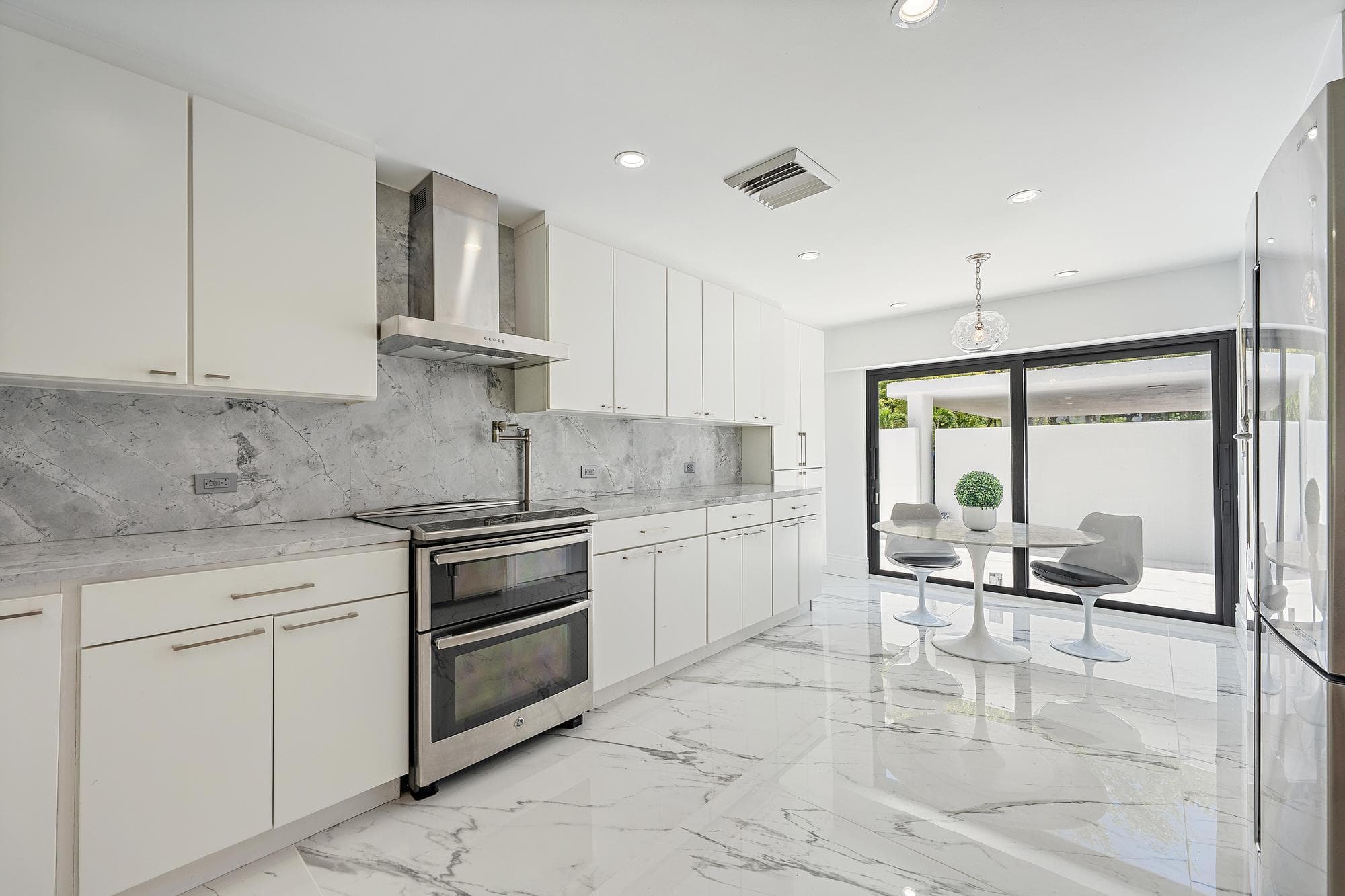 2435 Presidential Way H, West Palm Beach, FL 33401 — photo 18 of 76