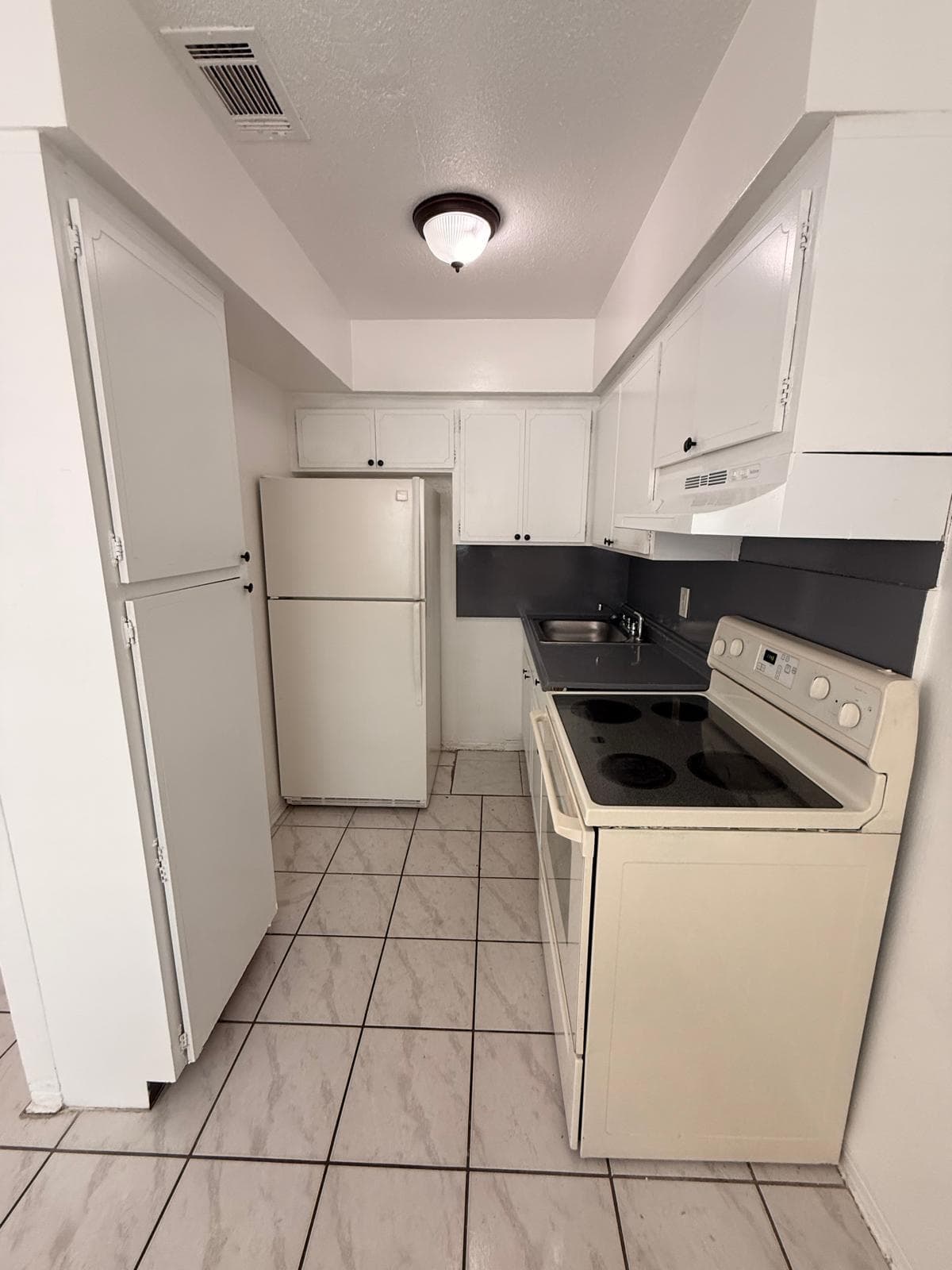 2501 Pierce Street 6, Hollywood, FL 33020 — photo 2 of 10