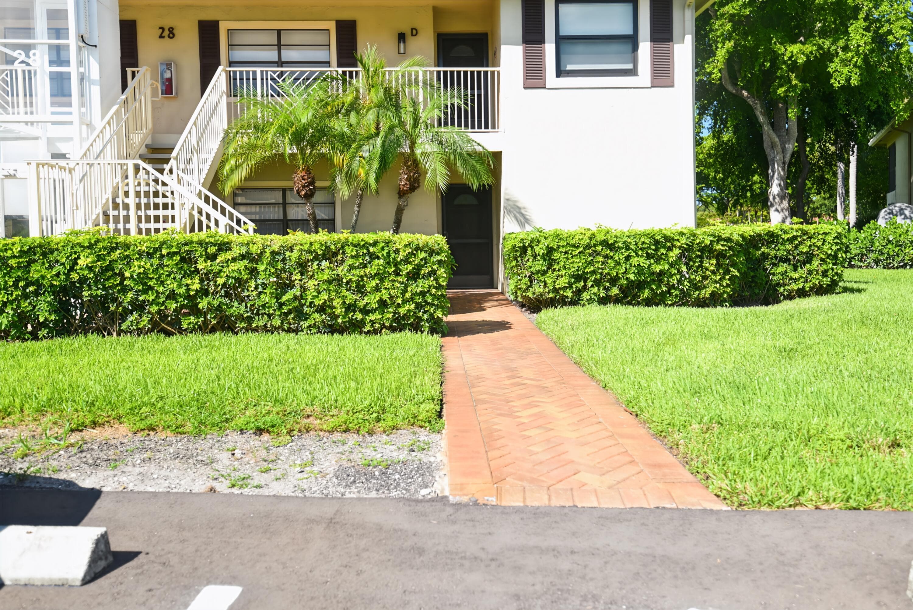 28 W Stratford Ln W C, Boynton Beach, FL 33436 — photo 1 of 24
