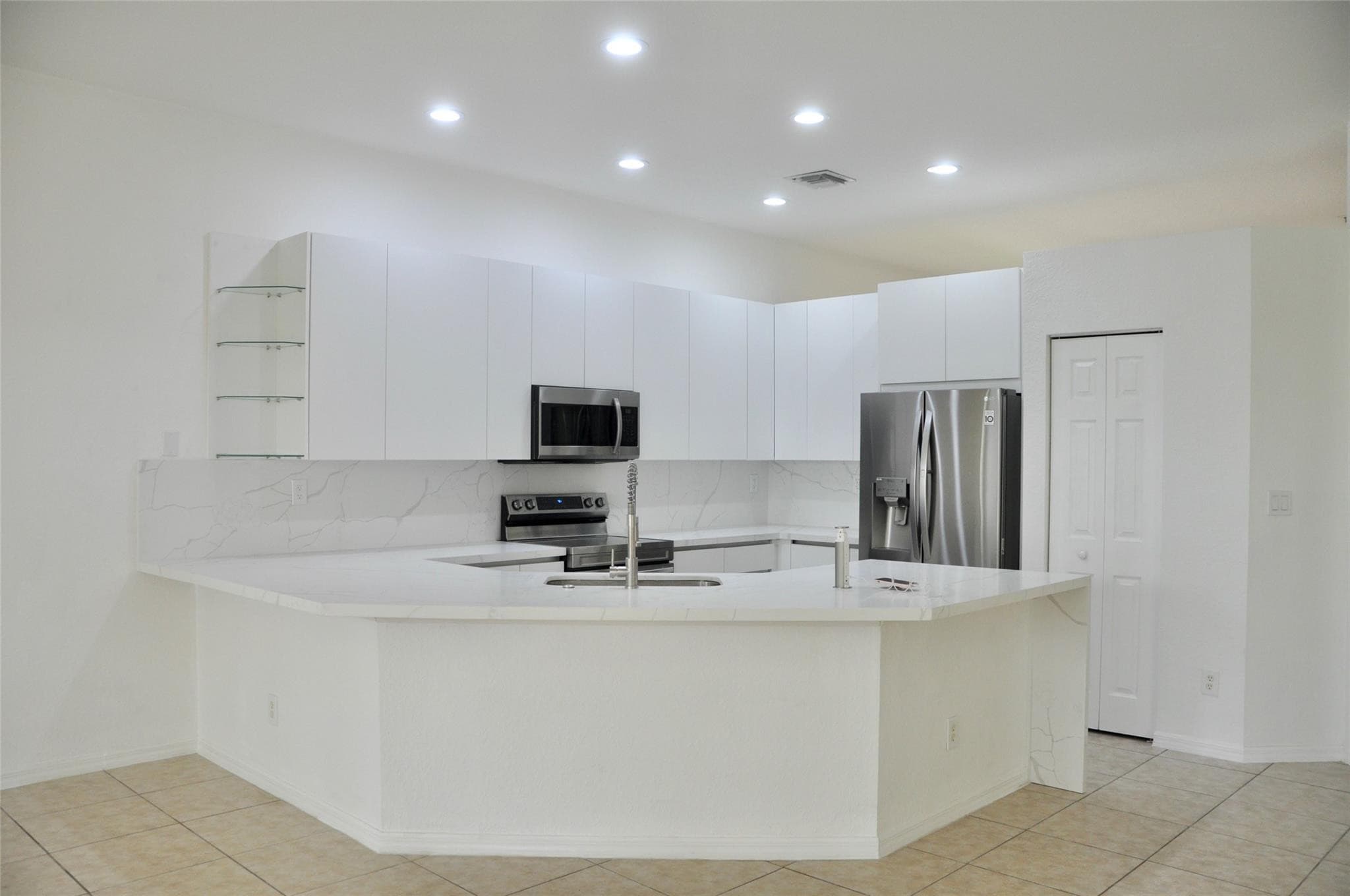 19496 S Whitewater Avenue, Weston, FL 33332 — photo 4 of 33