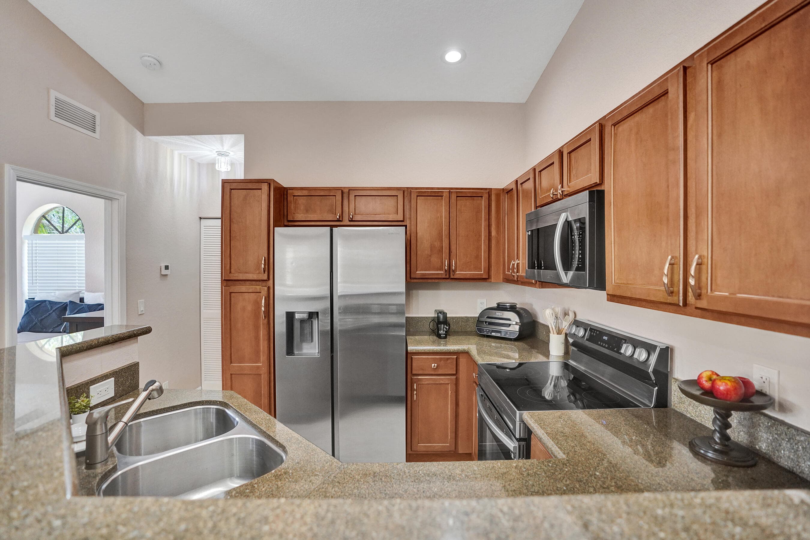 1825 Sonrisa Street 1825, Riviera Beach, FL 33404 — photo 4 of 32