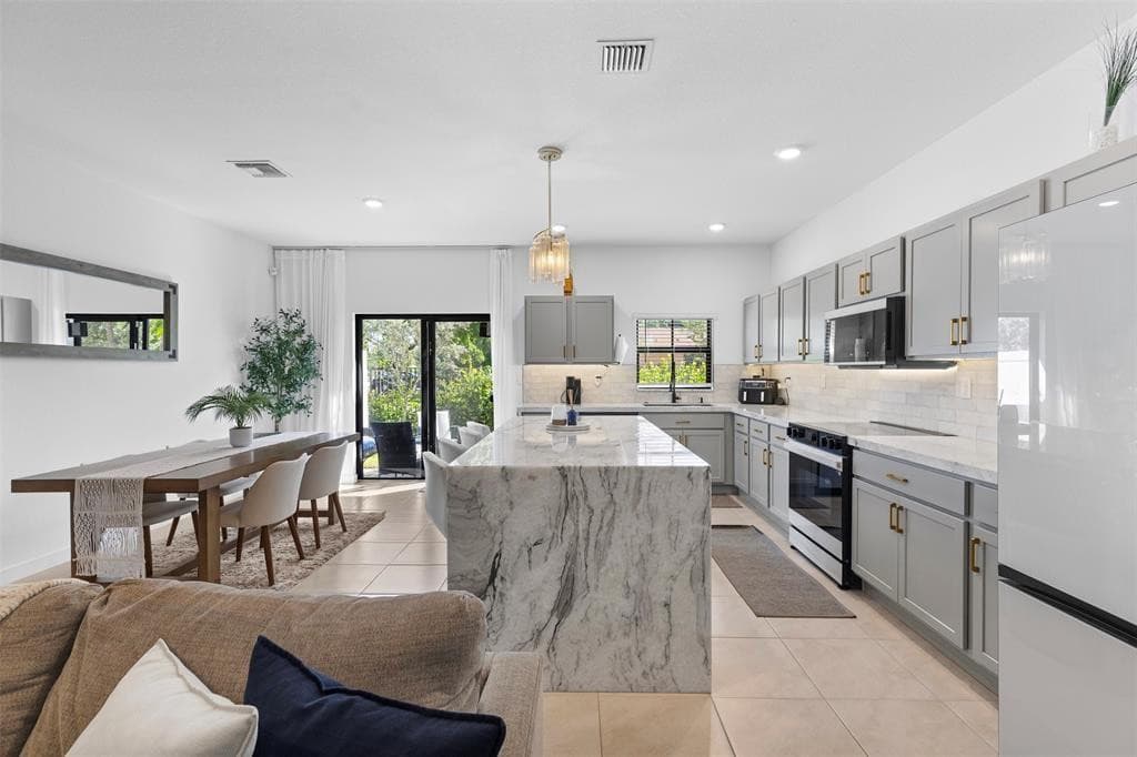 884 NW 3rd Terrace, Pompano Beach, FL 33060 — photo 2 of 34