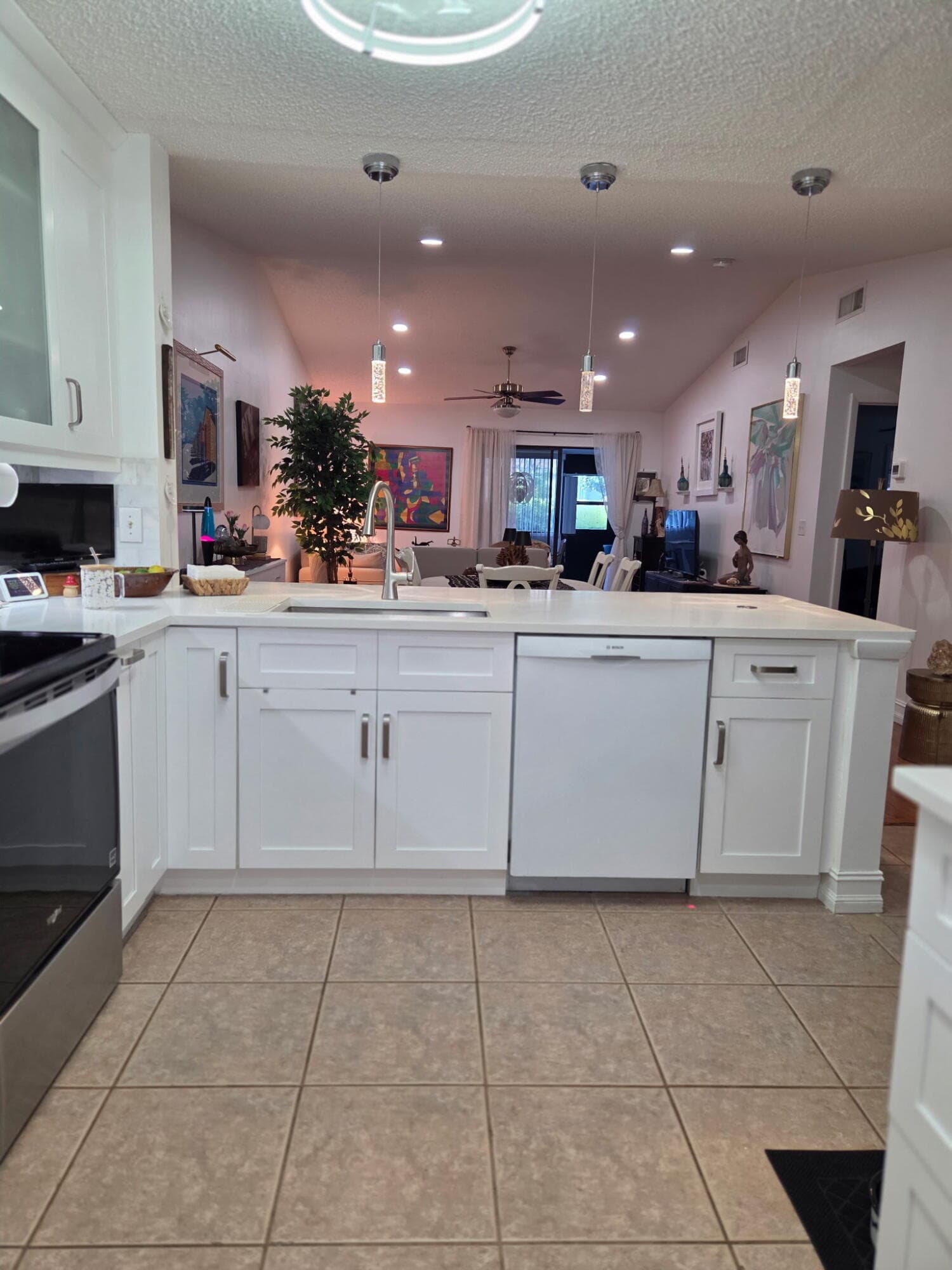 2640 W Gately Dr Drive W 1204, West Palm Beach, FL 33415 — photo 8 of 17