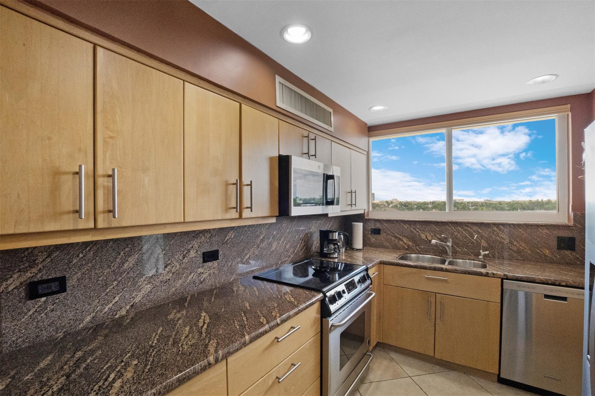 333 Sunset Drive 503, Fort Lauderdale, FL 33301 — photo 2 of 63