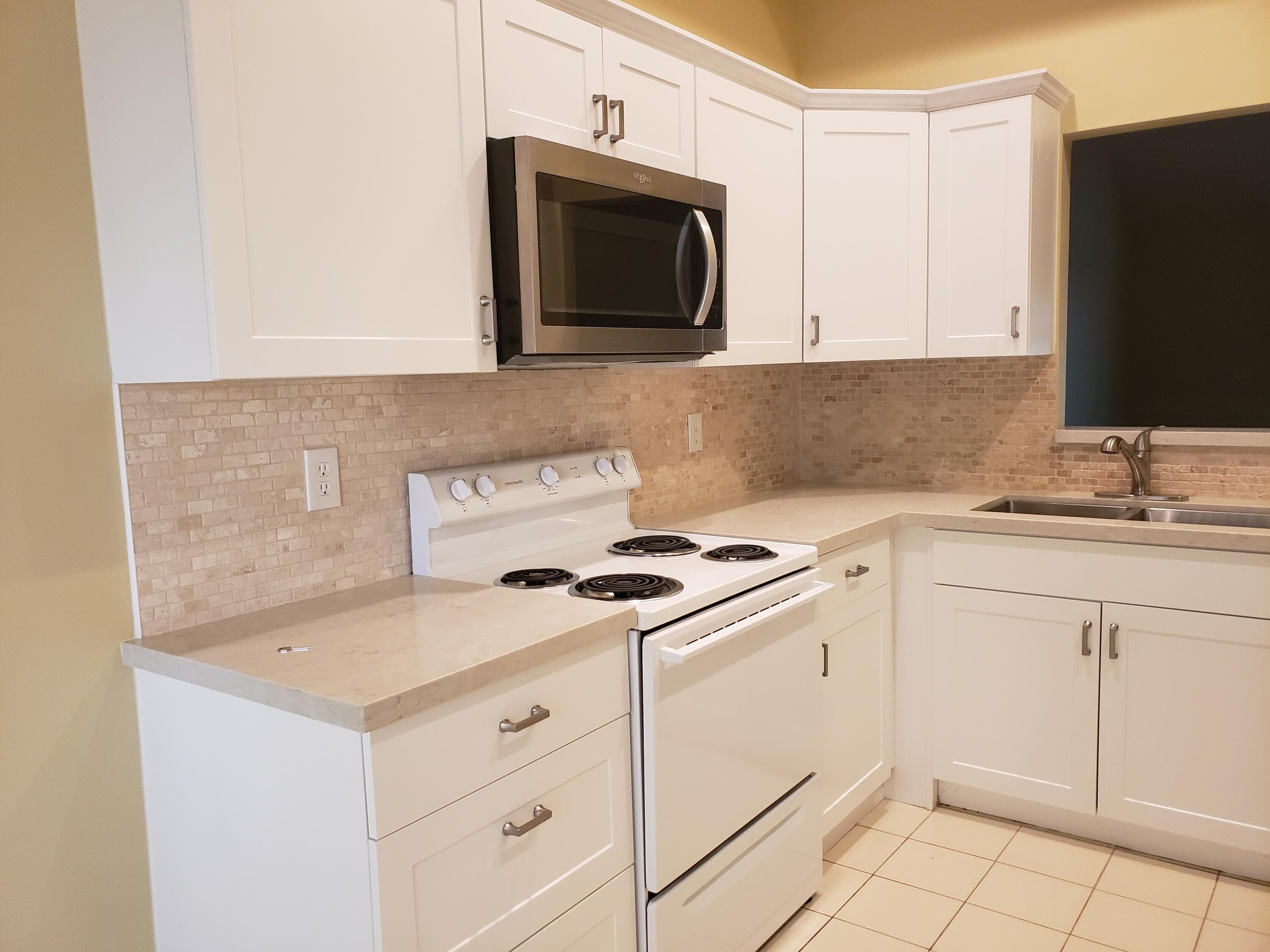 10875 Lake Front Place 10875, Boca Raton, FL 33498 — photo 2 of 18