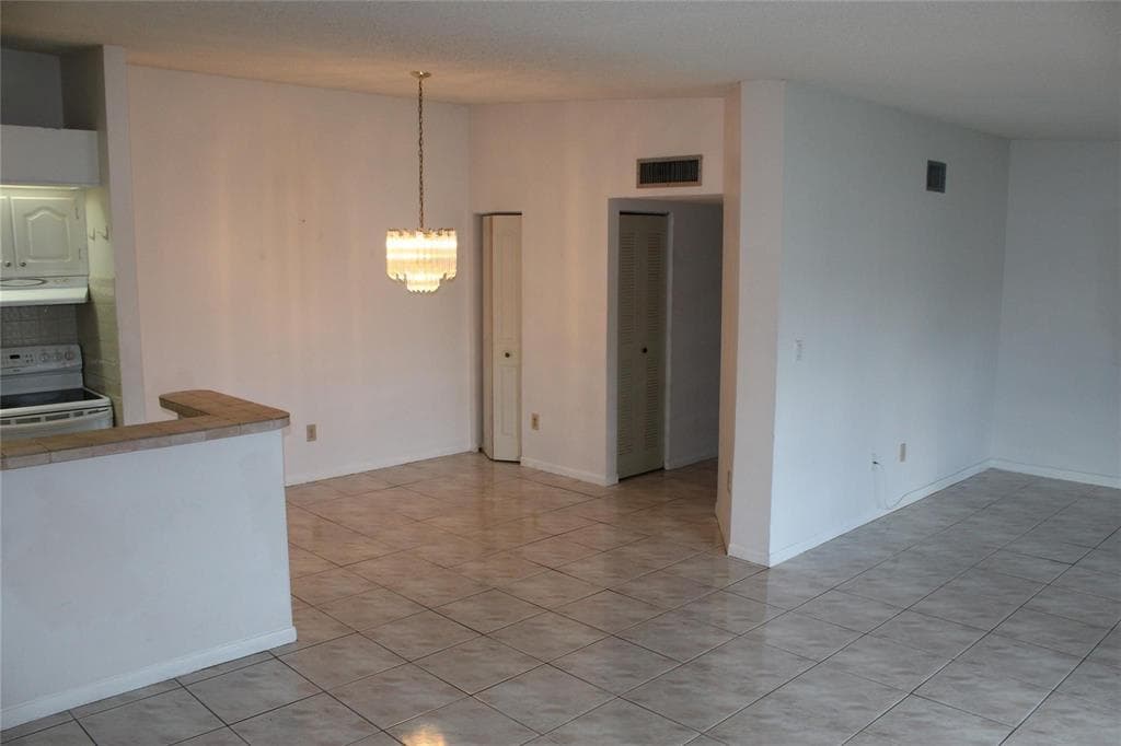 9728 S Belfort Circle 206, Tamarac, FL 33321 — photo 4 of 10