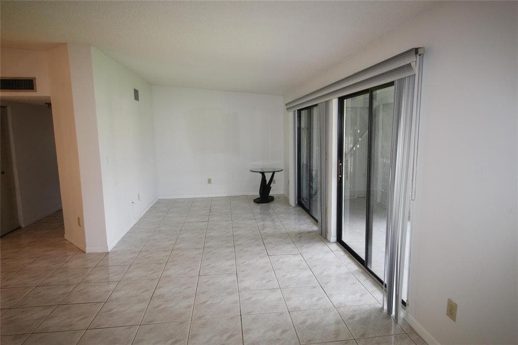 9728 S Belfort Circle 206, Tamarac, FL 33321 — photo 6 of 10