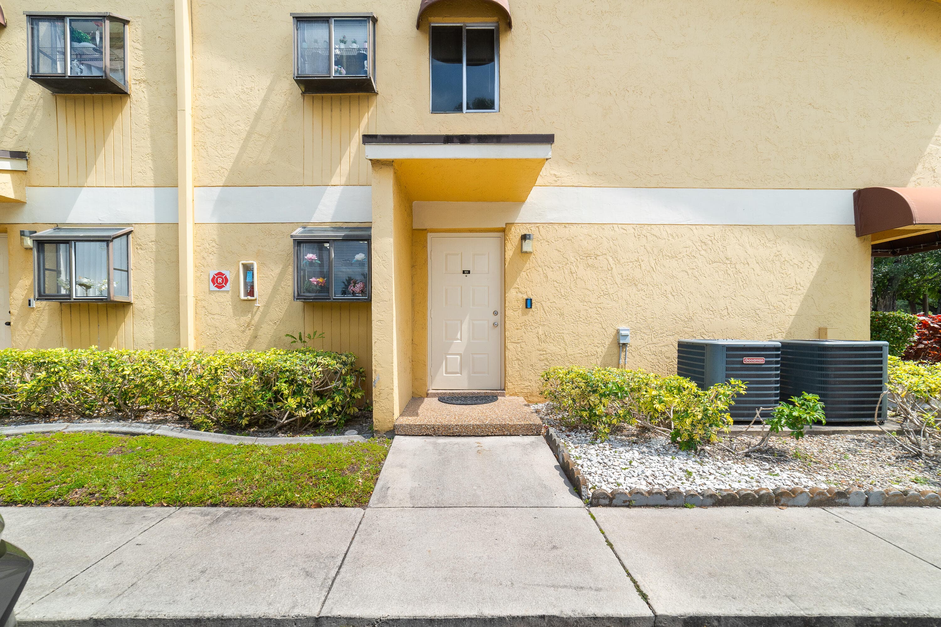 3095 N Oakland Forest Drive 101, Oakland Park, FL 33309 — photo 2 of 20