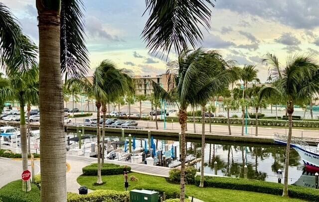 625 Casa Loma Boulevard 304, Boynton Beach, FL 33435 — photo