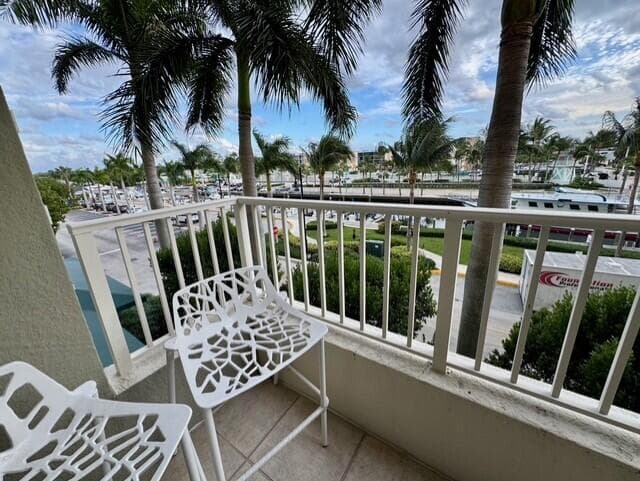 625 Casa Loma Boulevard 304, Boynton Beach, FL 33435 — photo 9 of 53
