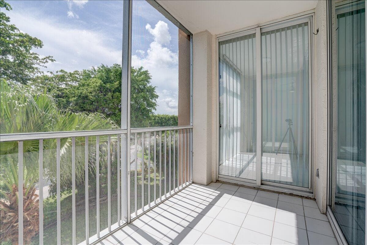 9805 NW 52nd Street 407, Doral, FL 33178 — photo 34 of 35
