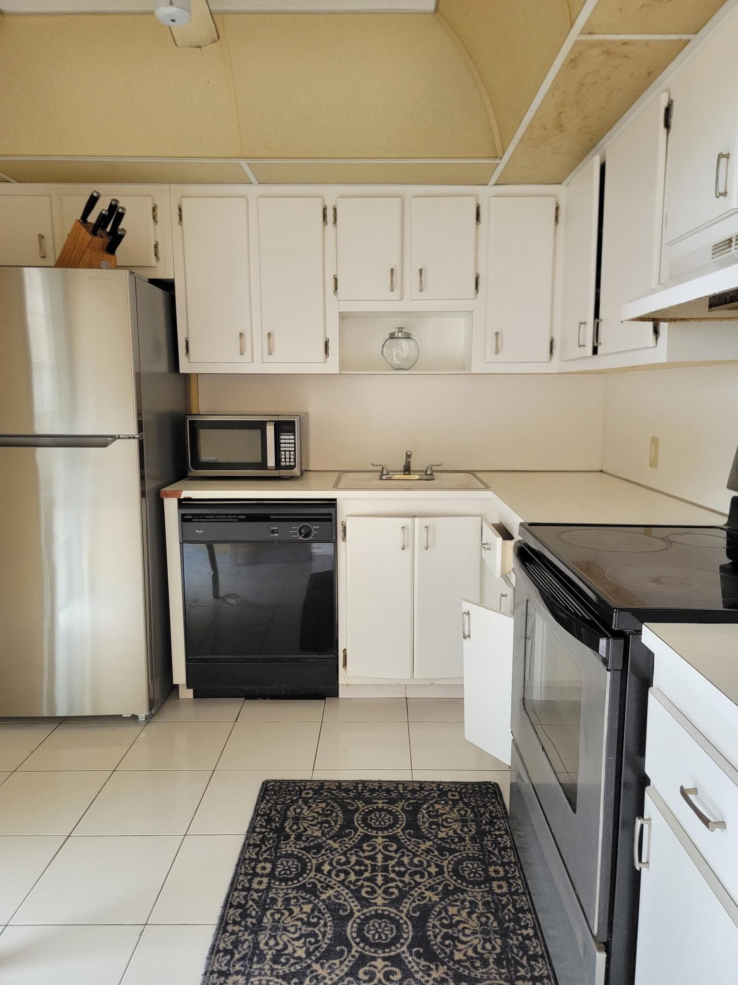 3301 N Country Club Drive 506, Aventura, FL 33180 — photo 13 of 32