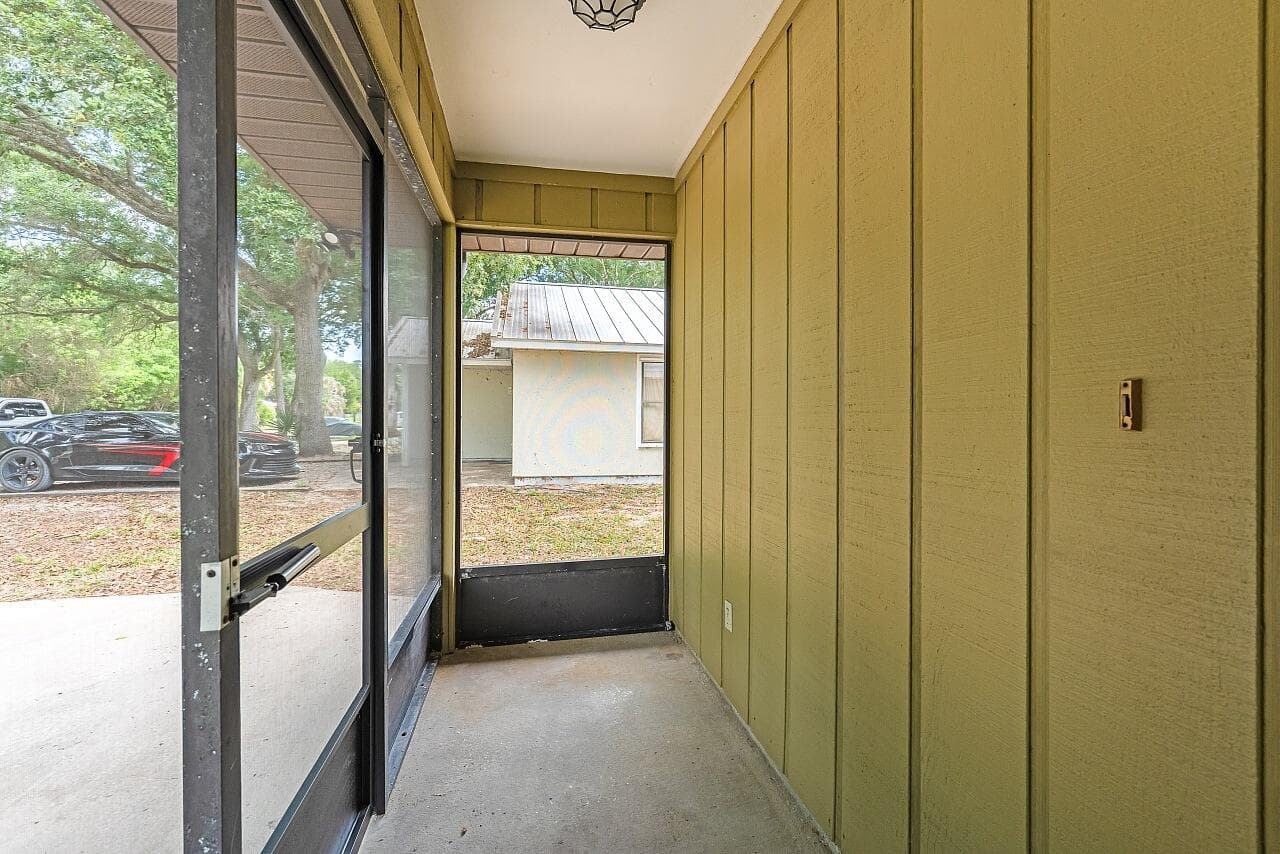 16 45th Avenue, Vero Beach, FL 32968 — photo 3 of 25