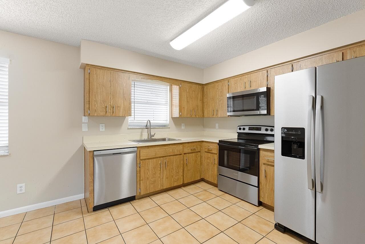 16 45th Avenue, Vero Beach, FL 32968 — photo 10 of 25