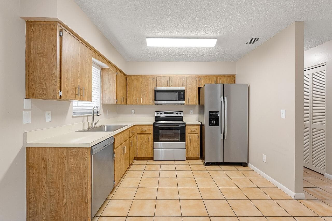 16 45th Avenue, Vero Beach, FL 32968 — photo 11 of 25