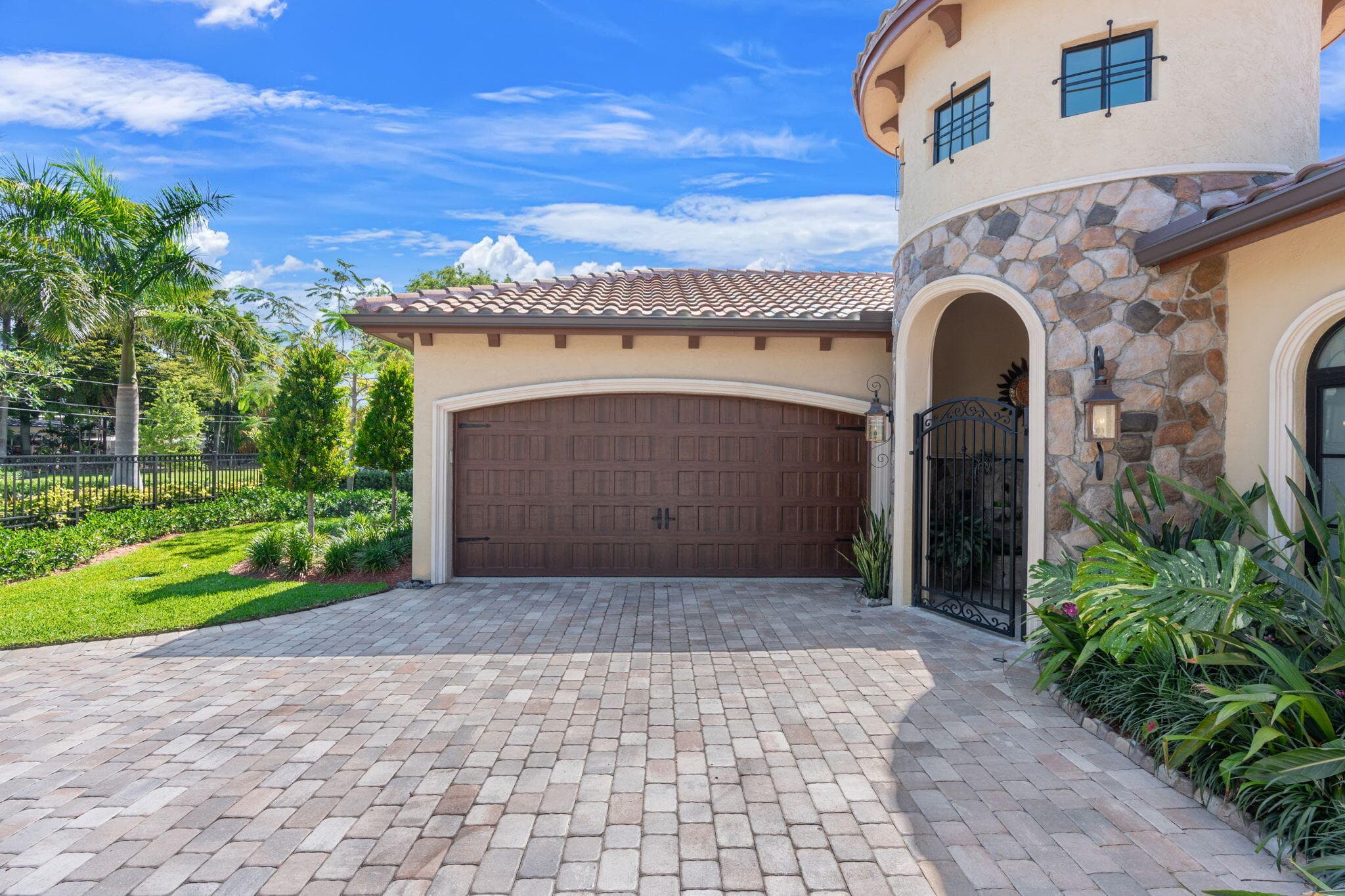 2500 NE 14th Street, Fort Lauderdale, FL 33304 — photo 7 of 91