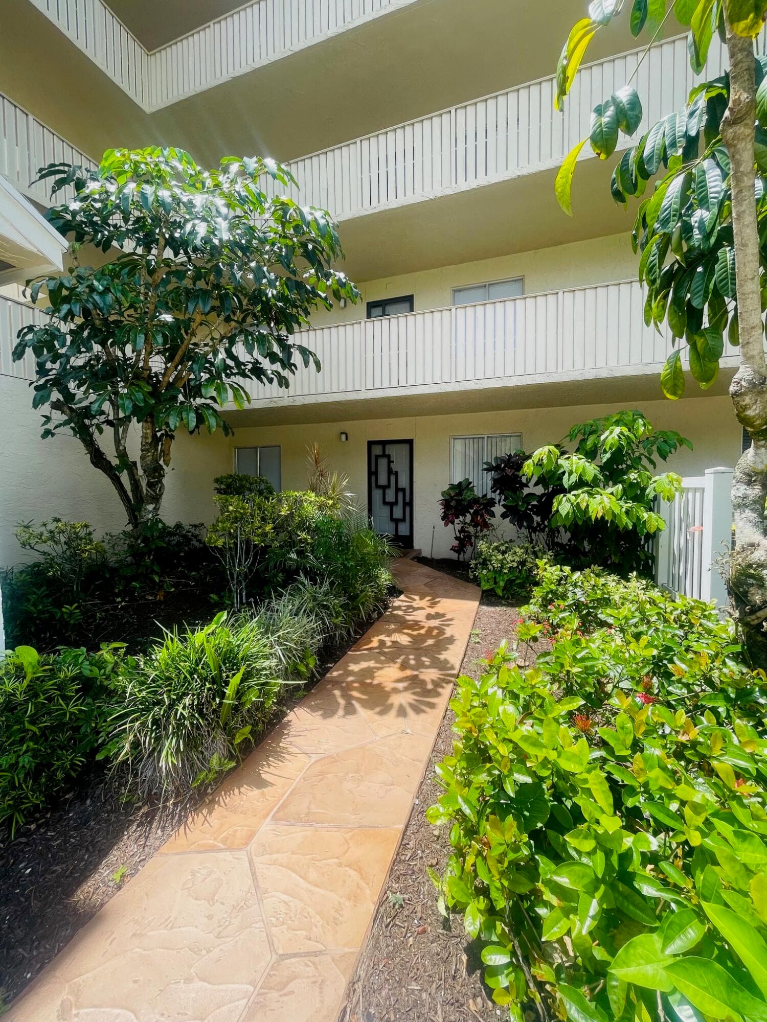 7286 Huntington Lane 105, Delray Beach, FL 33446 — photo 2 of 47