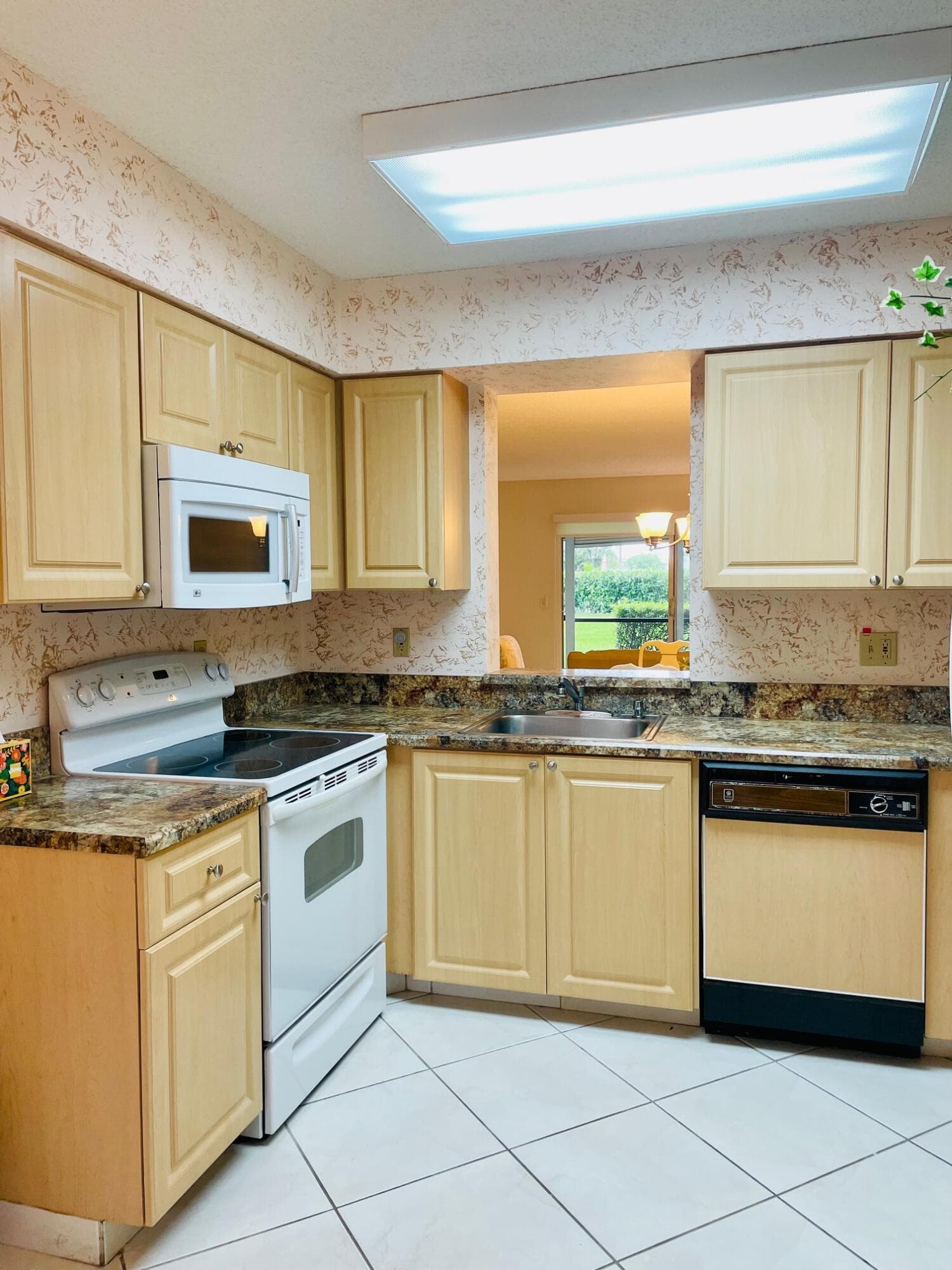 7286 Huntington Lane 105, Delray Beach, FL 33446 — photo 5 of 47