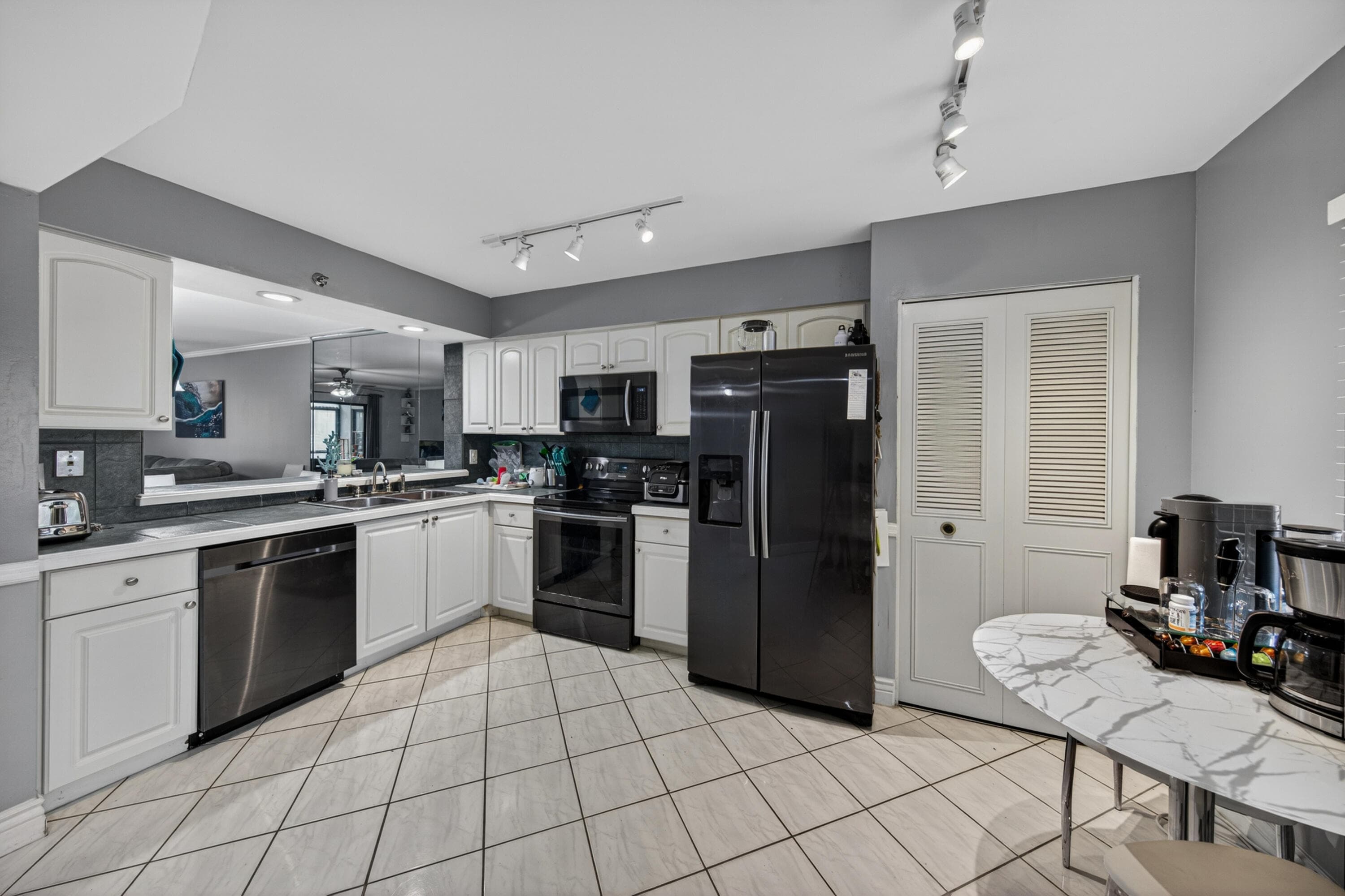 2200 S Cypress Bend Drive 101, Pompano Beach, FL 33069 — photo 6 of 59