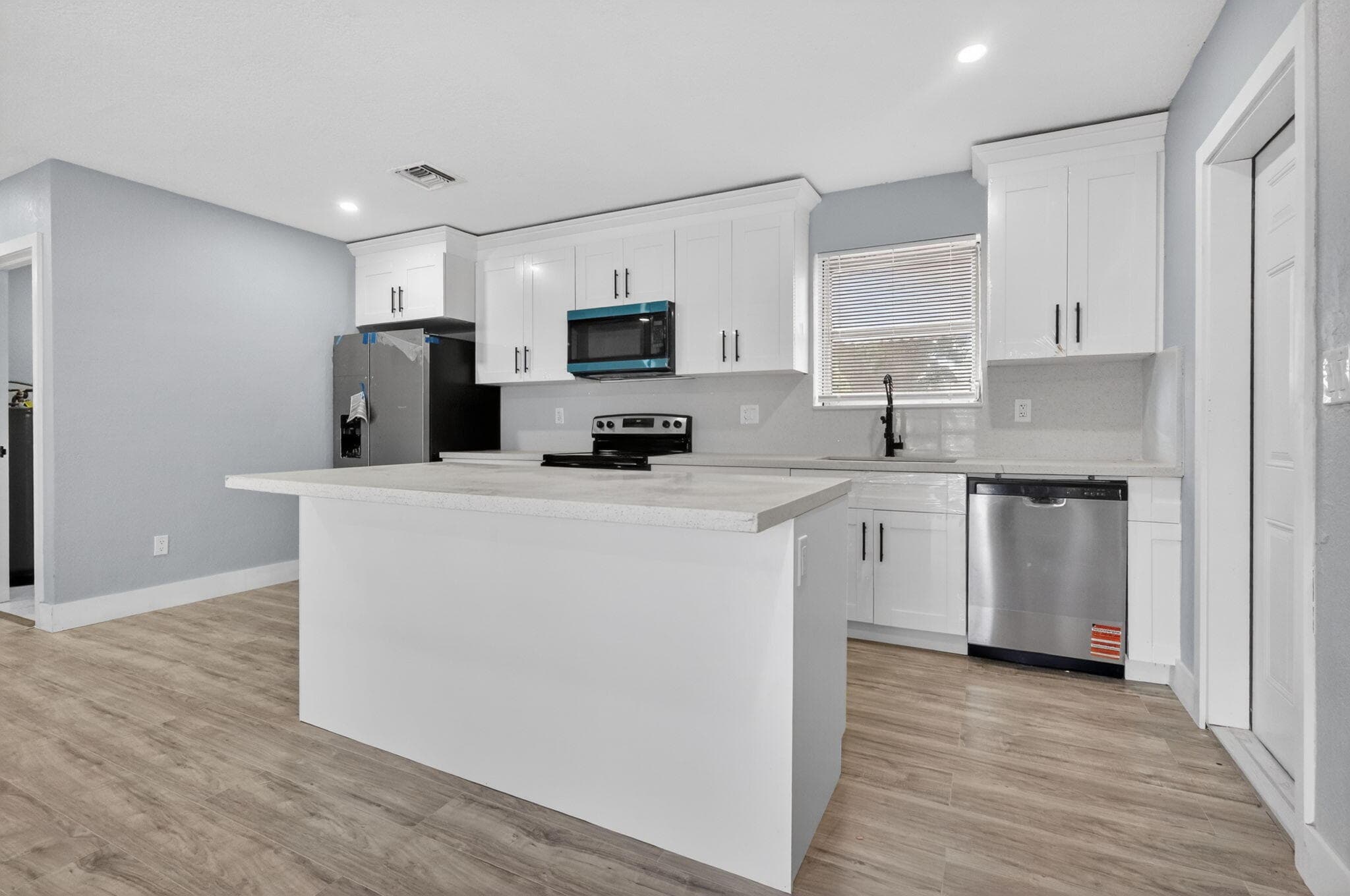 3830 SW 30th Street, Hollywood, FL 33023 — photo 5 of 33