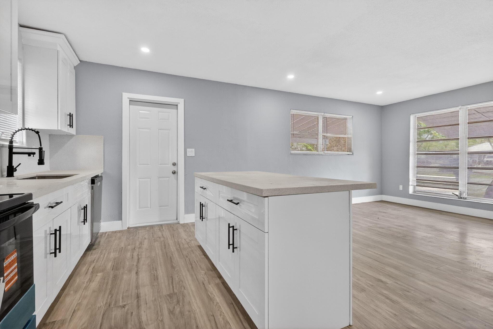 3830 SW 30th Street, Hollywood, FL 33023 — photo 7 of 33