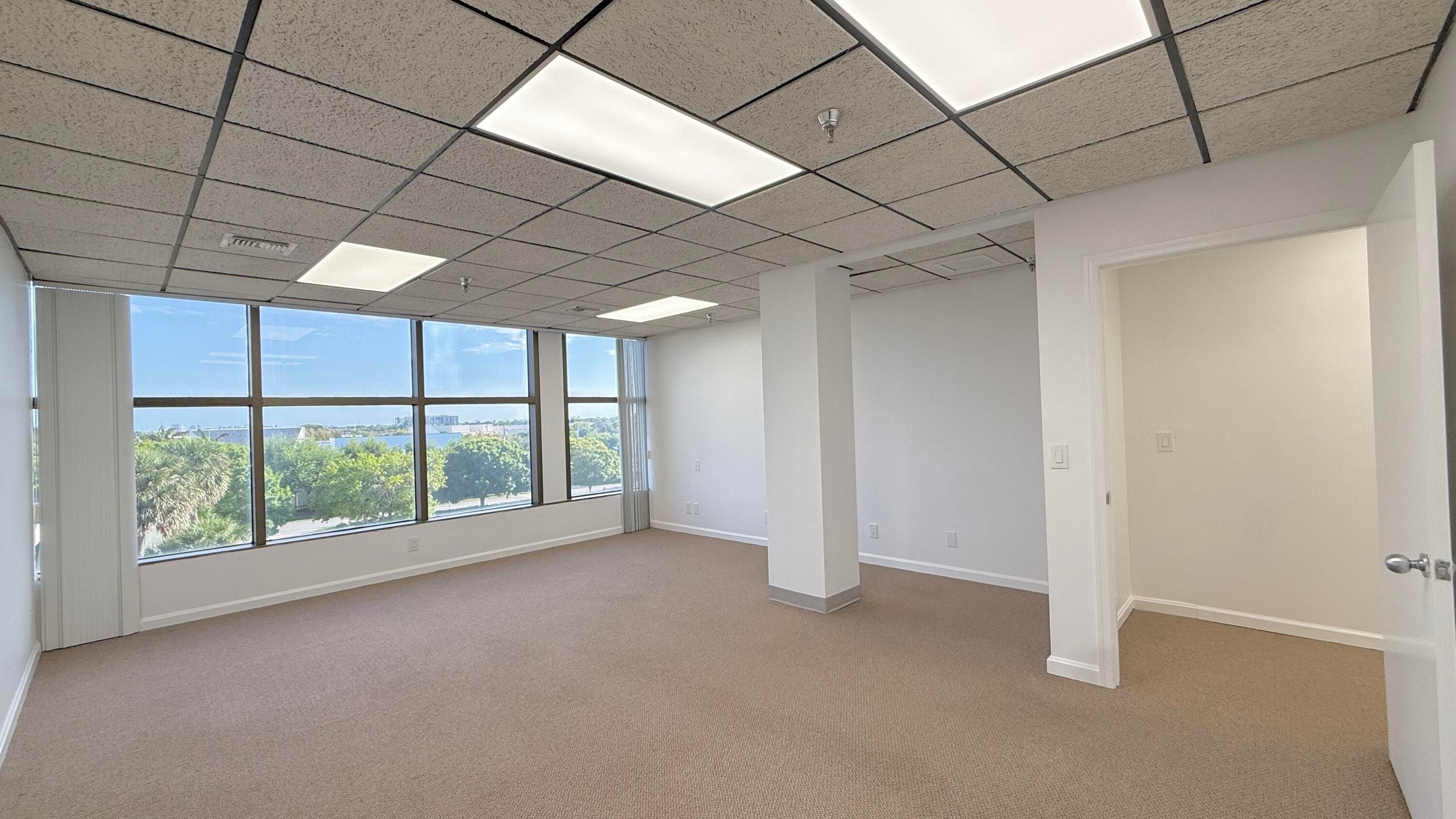 631 Us-1 404, North Palm Beach, FL 33408 — photo 3 of 23
