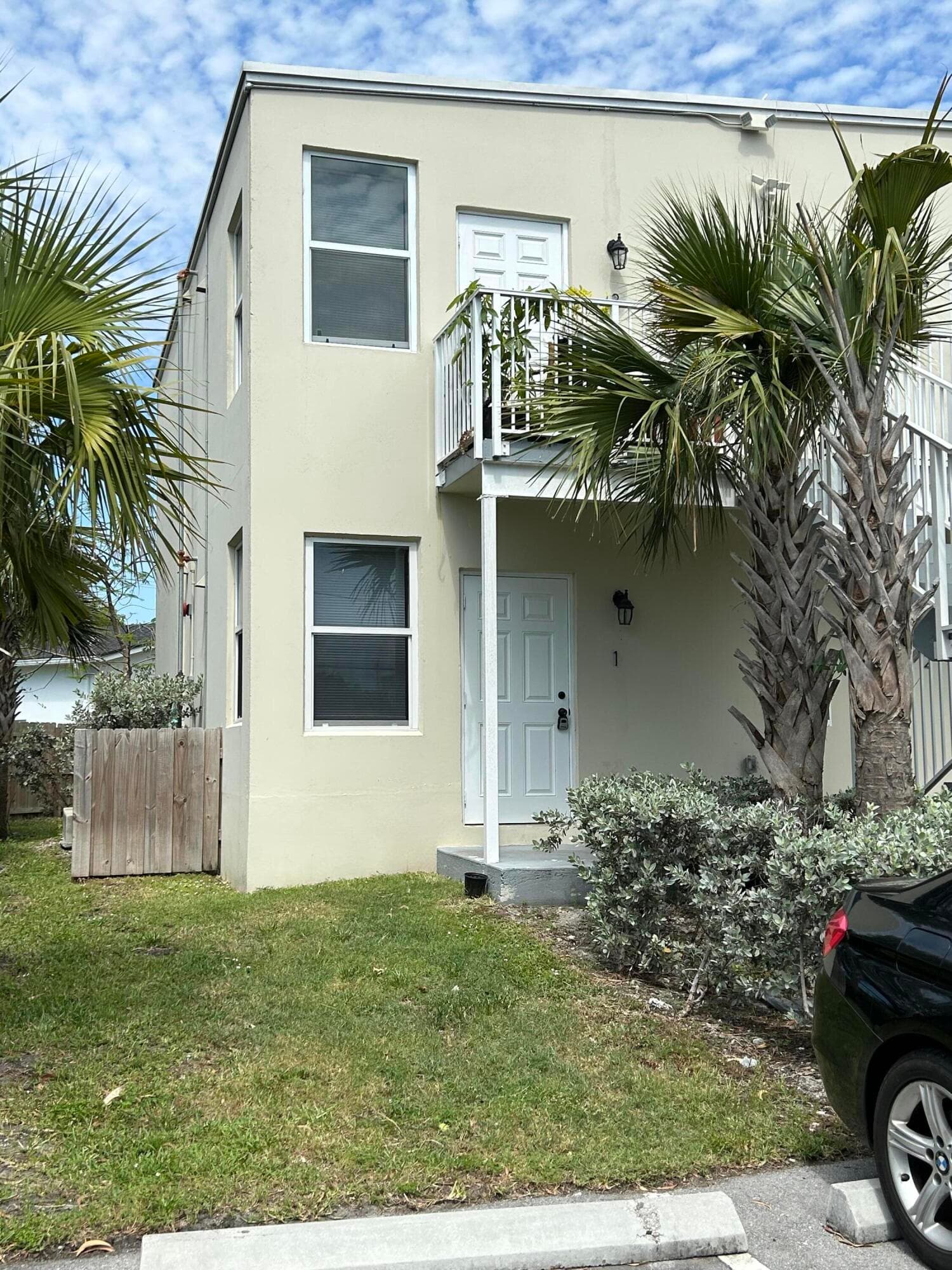 661 NW 21st Terrace, Fort Lauderdale, FL 33311 — photo 1 of 10
