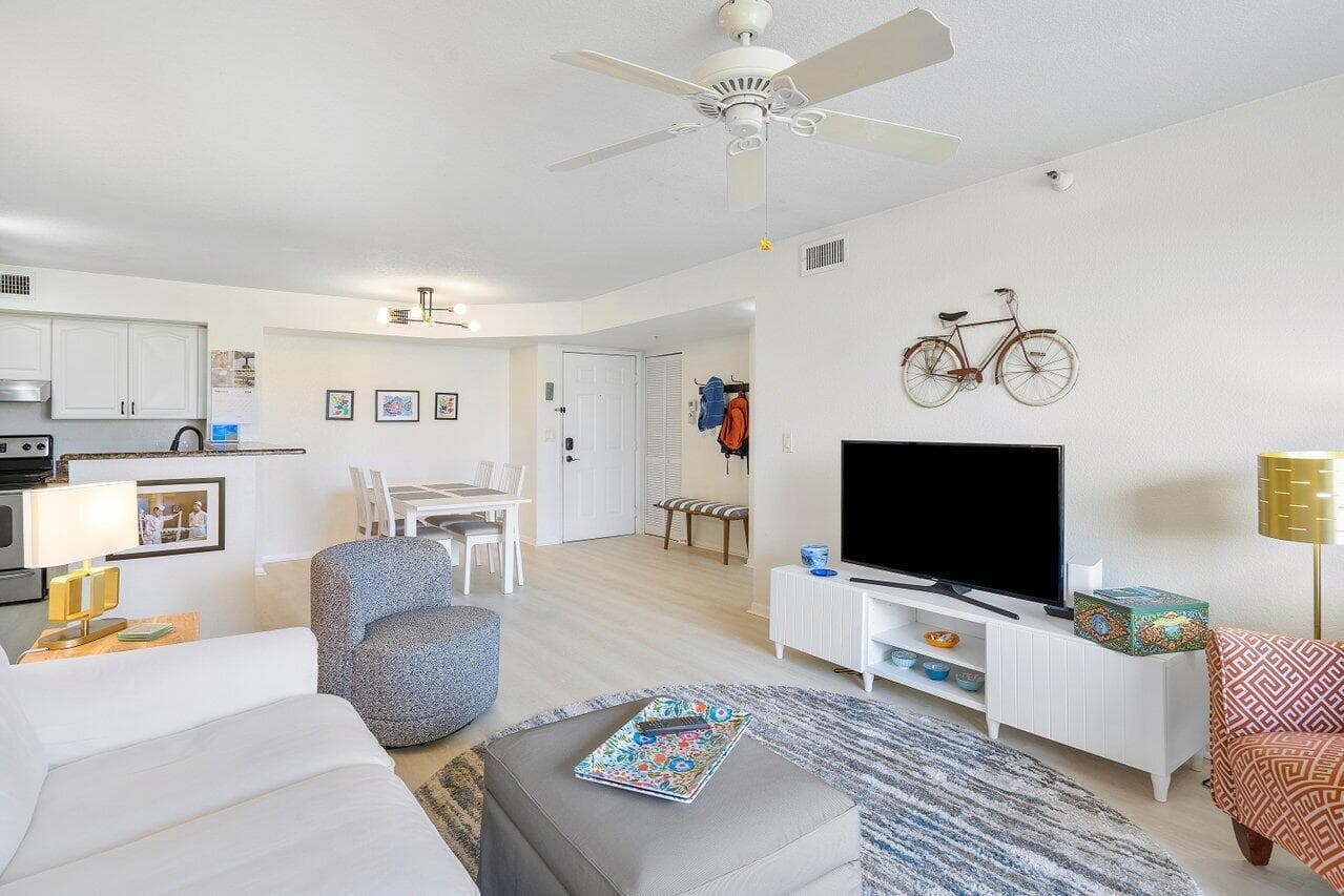 157 Yacht Club Way 206, Hypoluxo, FL 33462 — photo 4 of 39