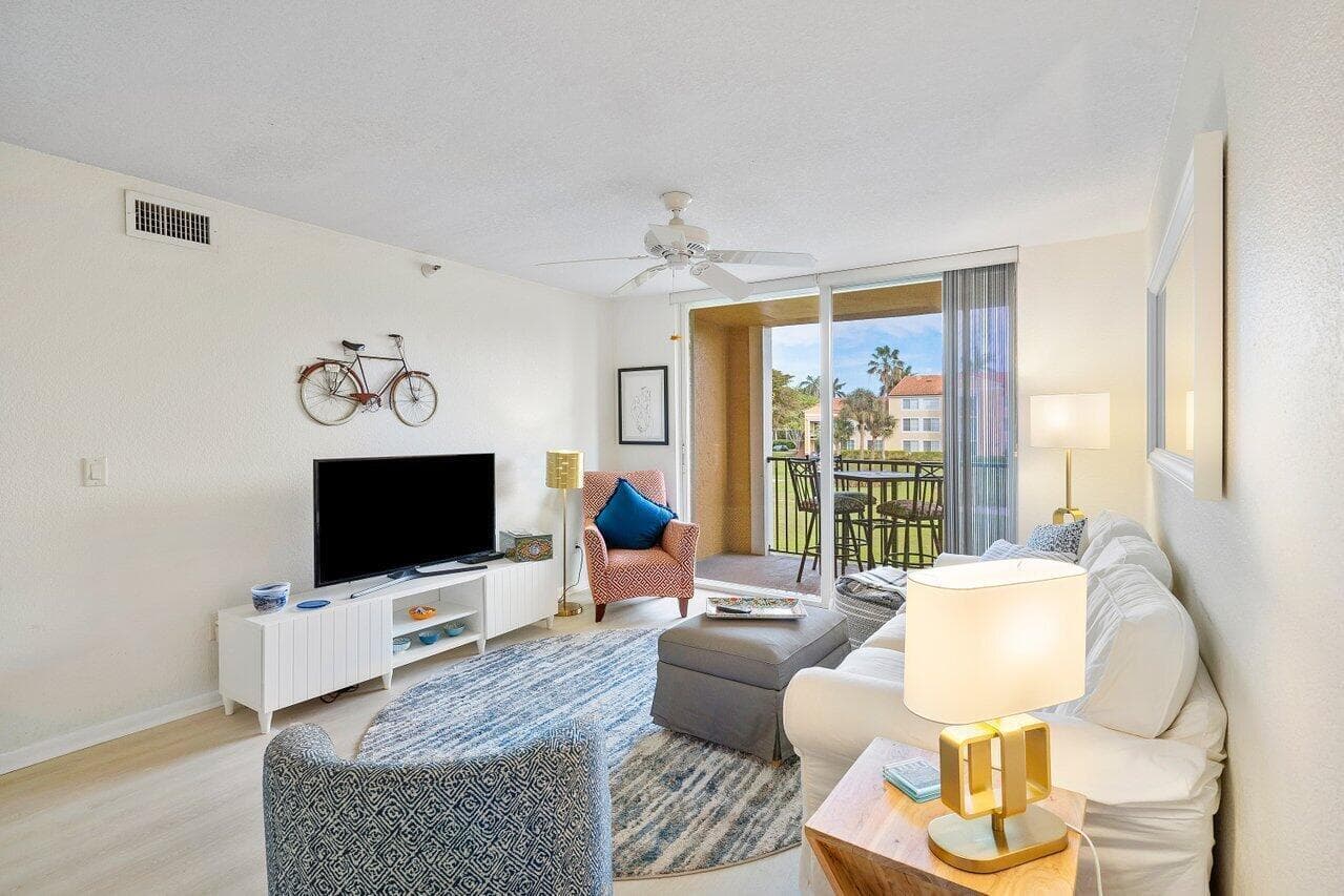 157 Yacht Club Way 206, Hypoluxo, FL 33462 — photo 5 of 39