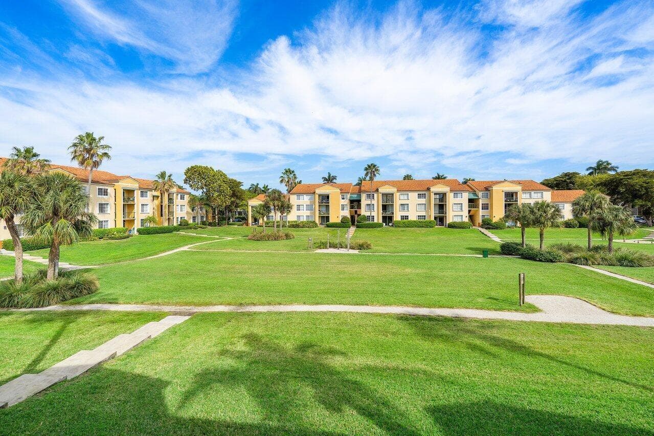 157 Yacht Club Way 206, Hypoluxo, FL 33462 — photo 22 of 39