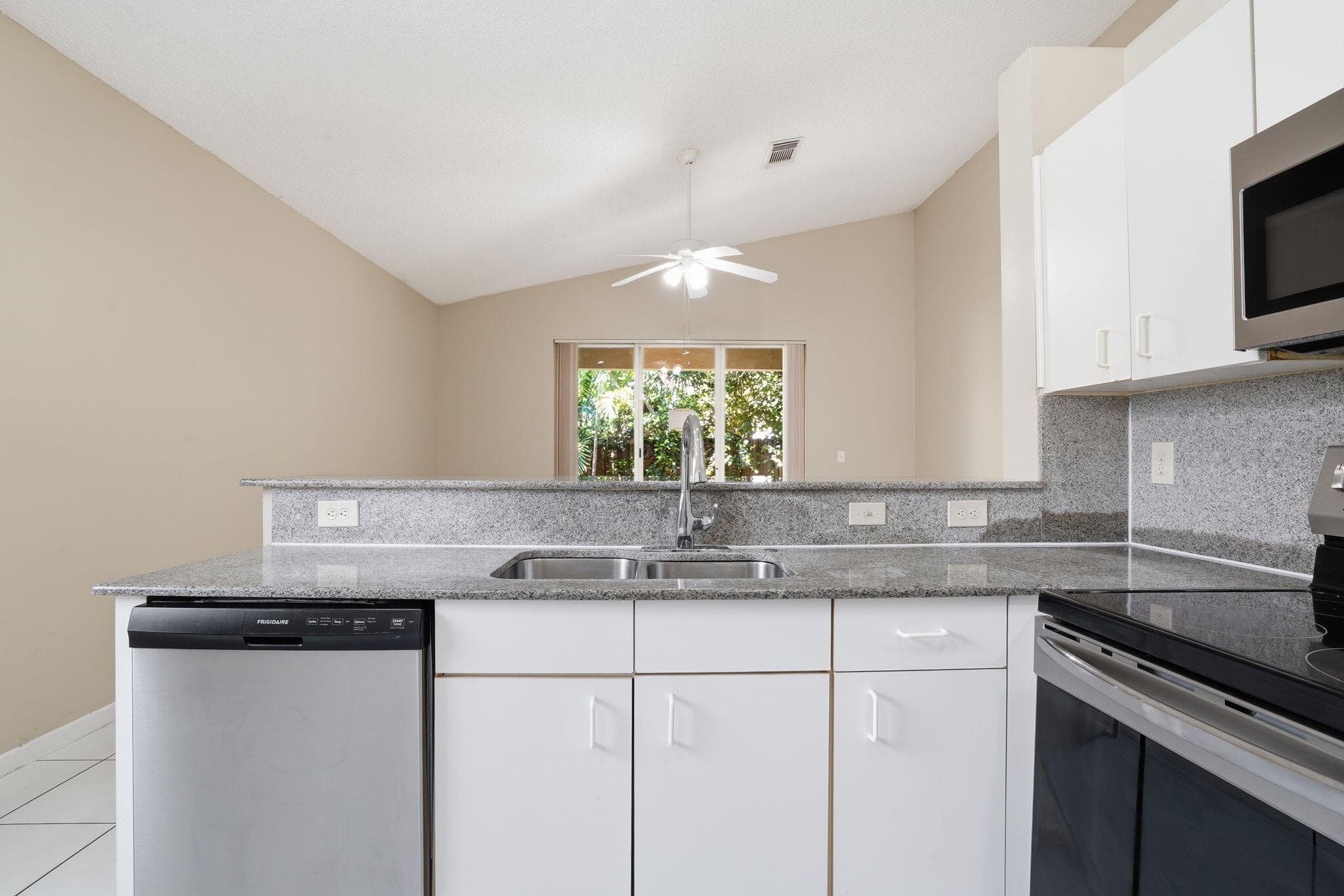 1495 SW 105th Avenue, Pembroke Pines, FL 33025 — photo 17 of 38