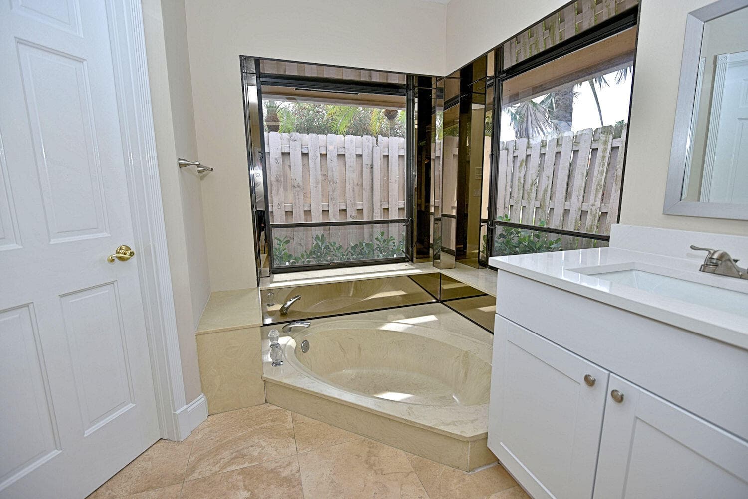 19 Dunbar Road, Palm Beach Gardens, FL 33418 — photo 18 of 55