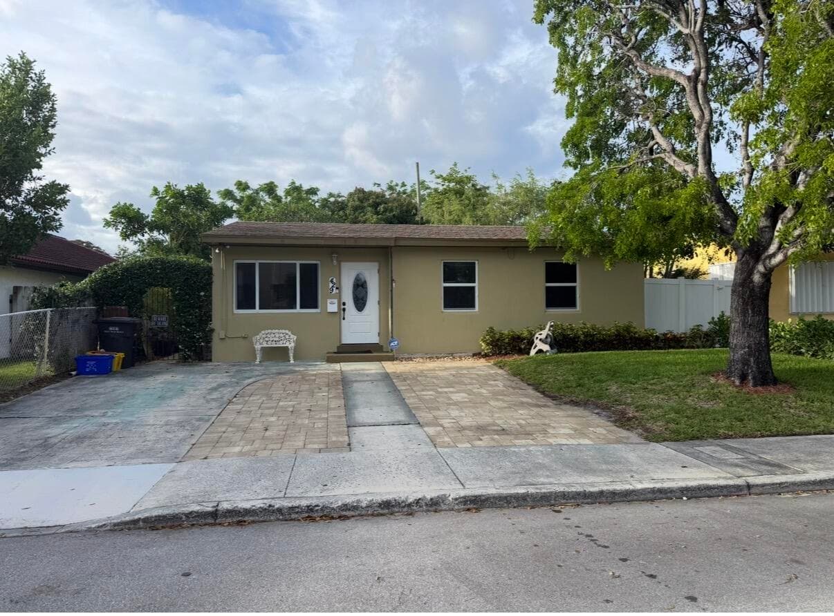 429 Summa Street, West Palm Beach, FL 33405 — photo 1 of 33