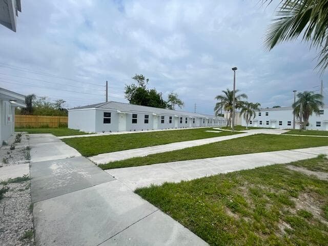 4393 Windsor Avenue 28, West Palm Beach, FL 33407 — photo 3 of 30